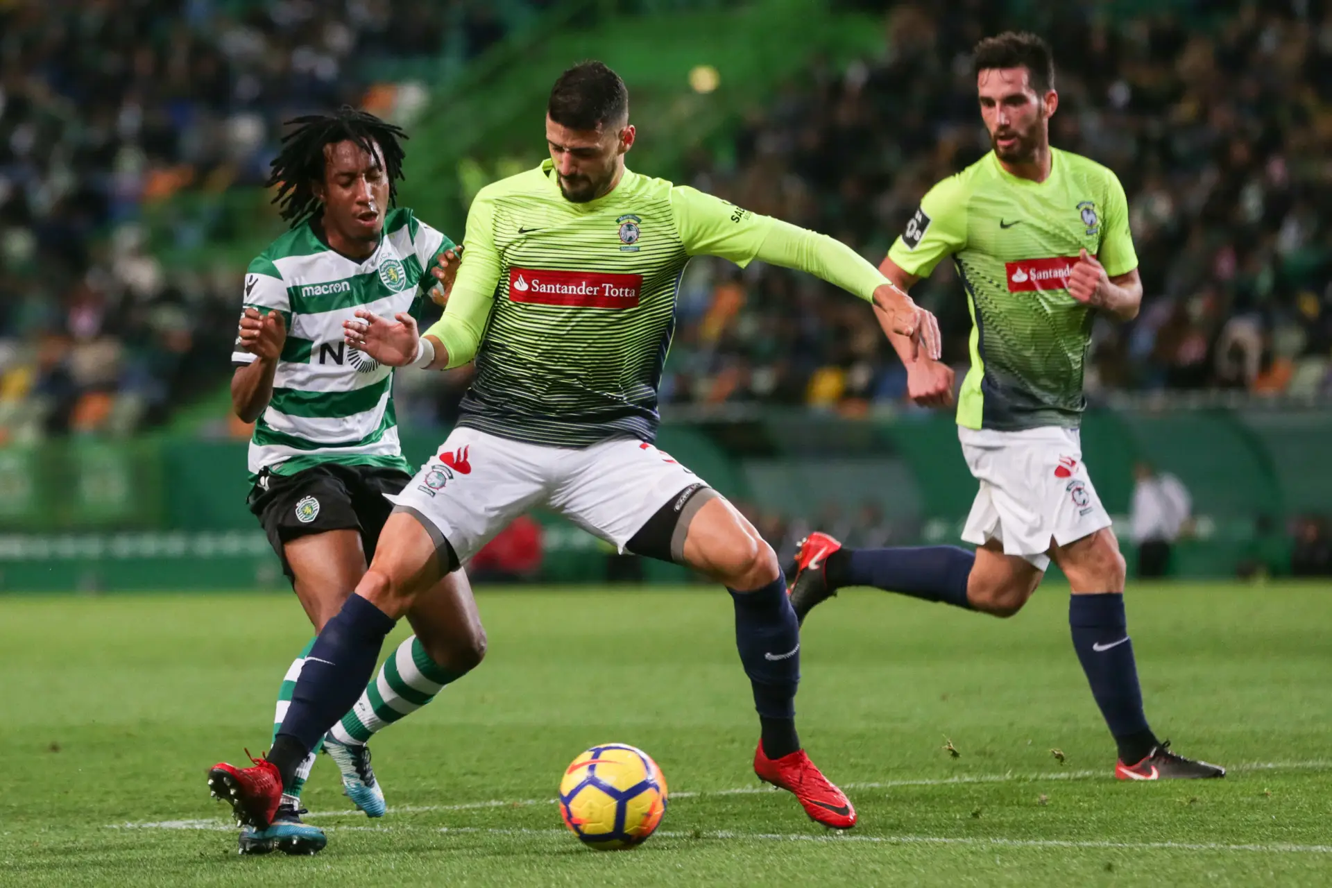 Sporting goleia Marítimo com hat-trick de Bas Dost