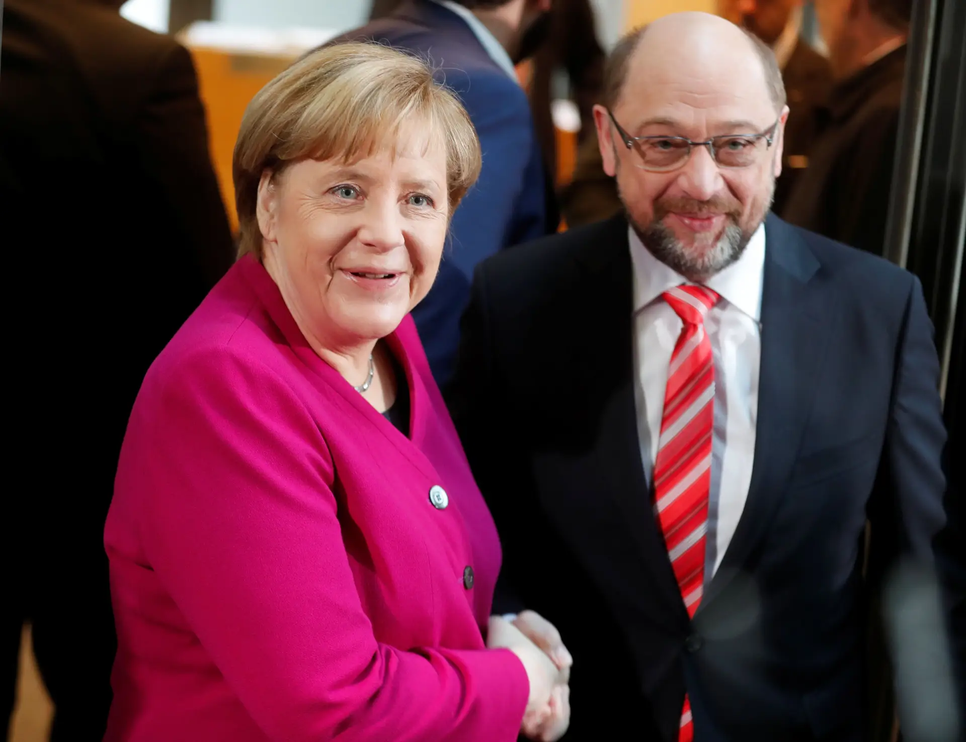 Merkel e Schulz prometem "nova política" na Alemanha