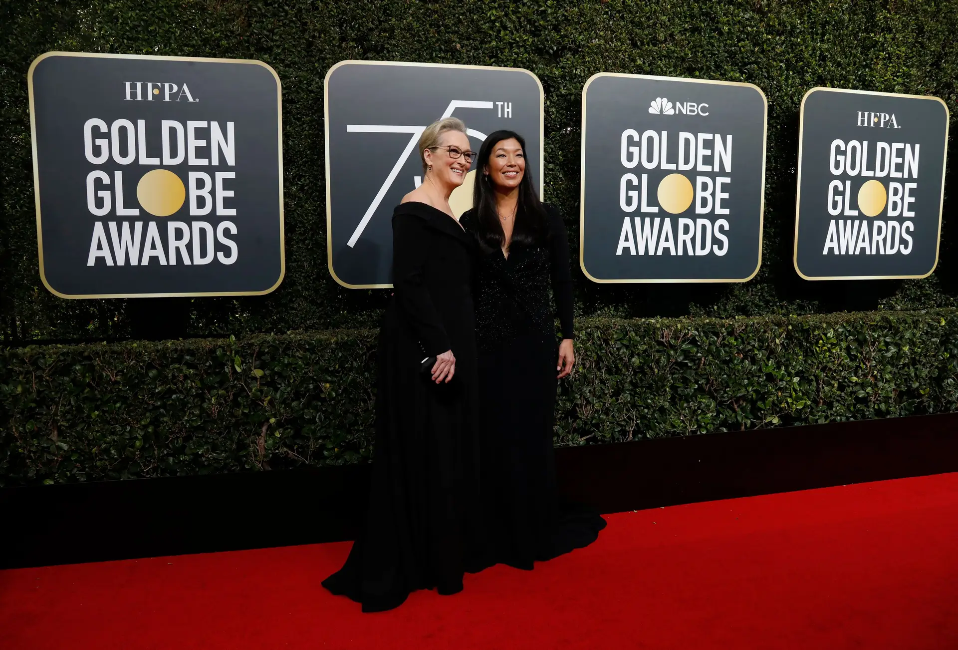 Meryl Streep e Ai-jen Poo a diretora diretora executiva da National Domestic Workers Alliance (NDWA)