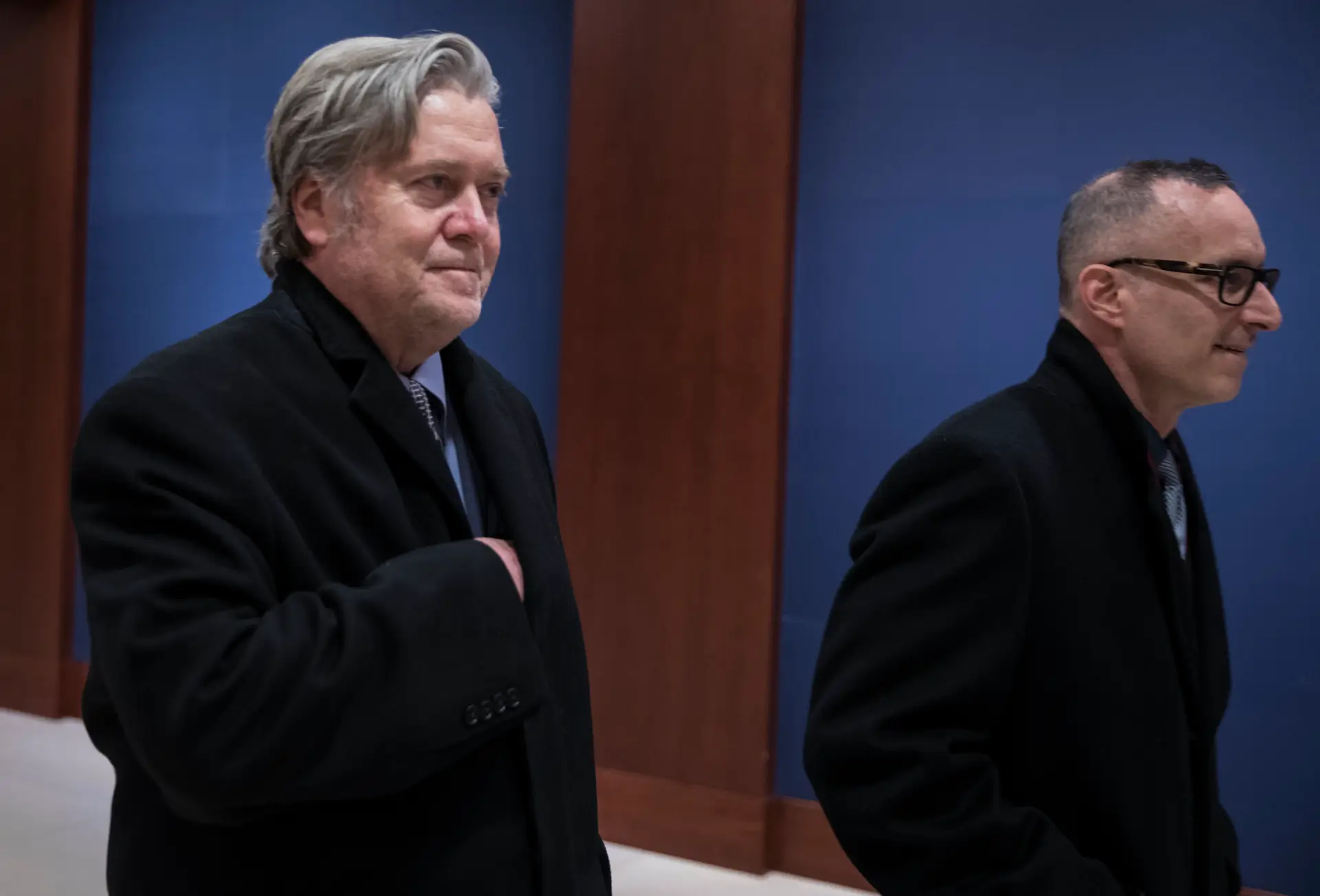 Bannon invoca "prerrogativa presencial" para evitar questões sobre a Rússia