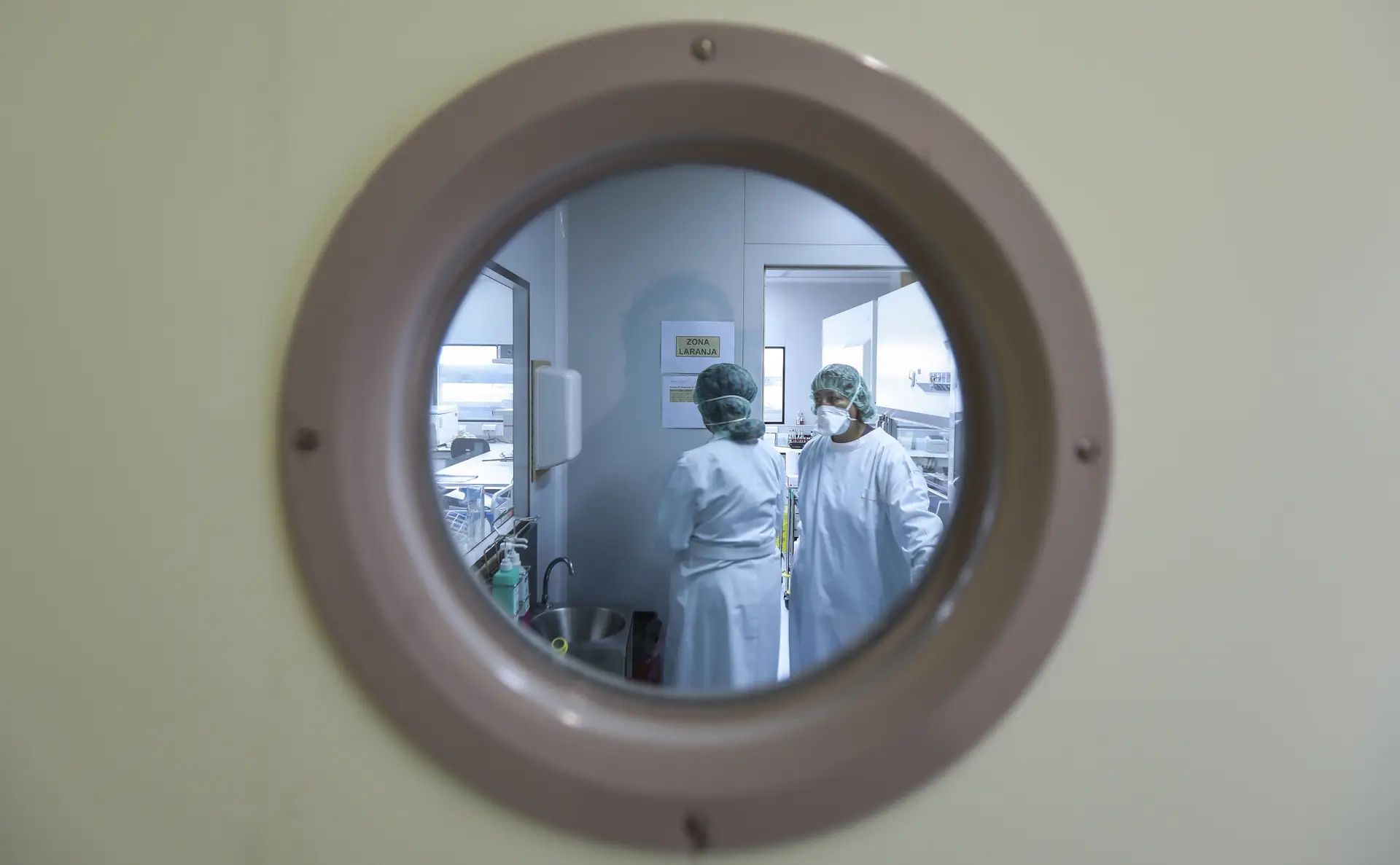 Mais de metade dos médicos sem equipamentos de proteção adequados no estado de emergência