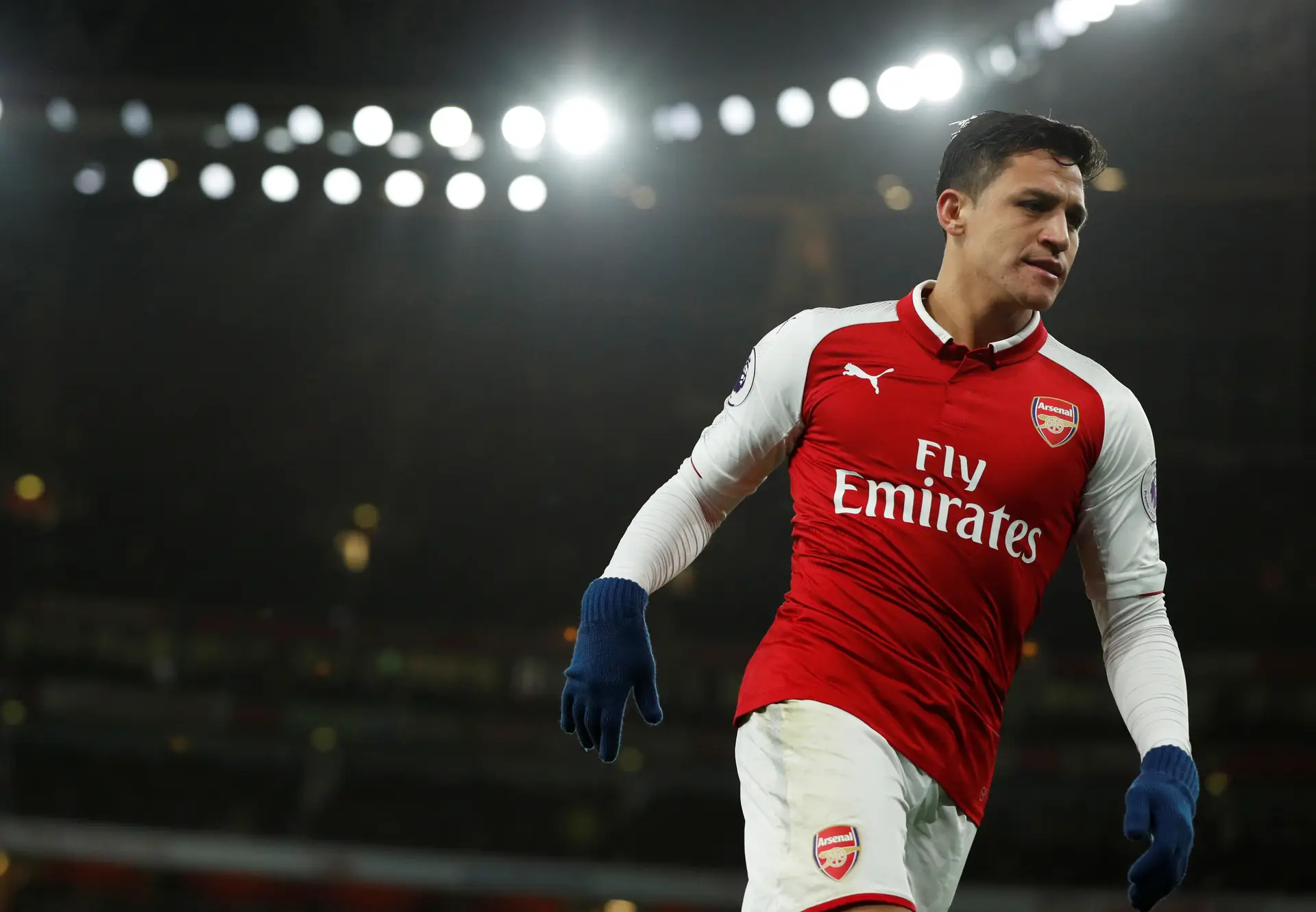 Mourinho acha que Alexis Sanchez irá trocar Arsenal pelo Manchester United