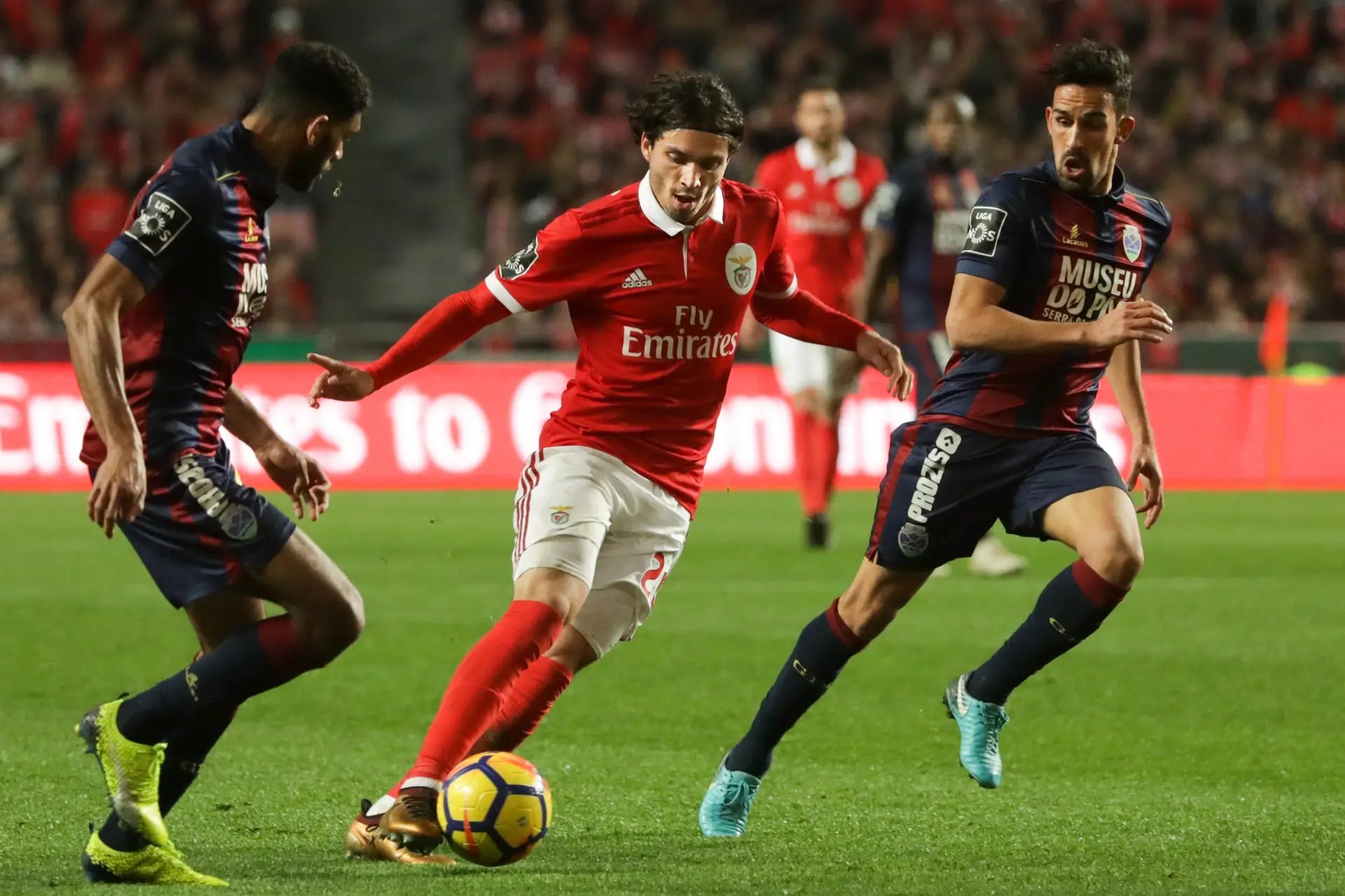 Krovinovic sofreu rotura de ligamento no joelho direito