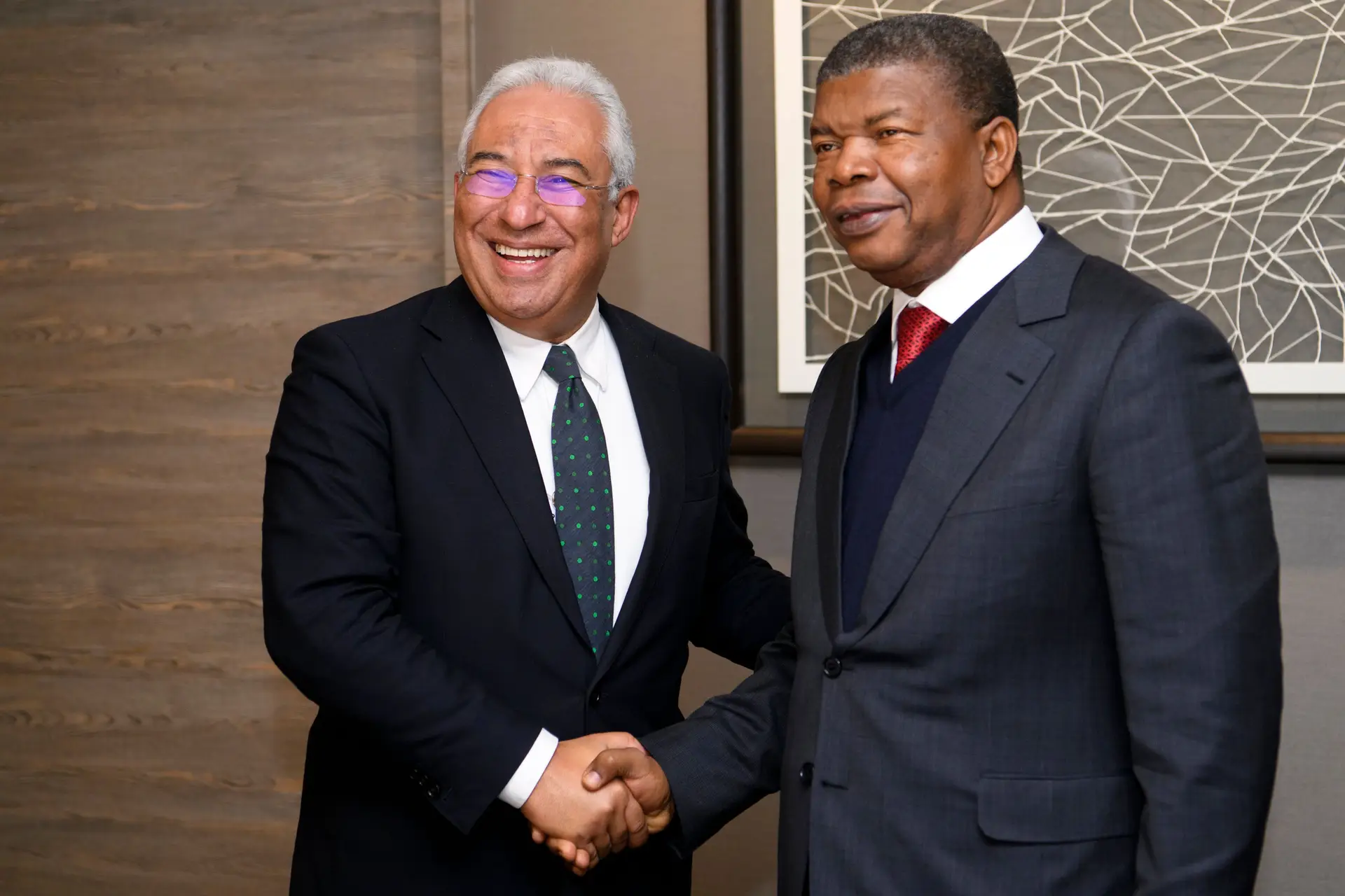 Costa e o Presidente angolano, João Lourenço, num encontro bilateral em Davos, no início do ano.