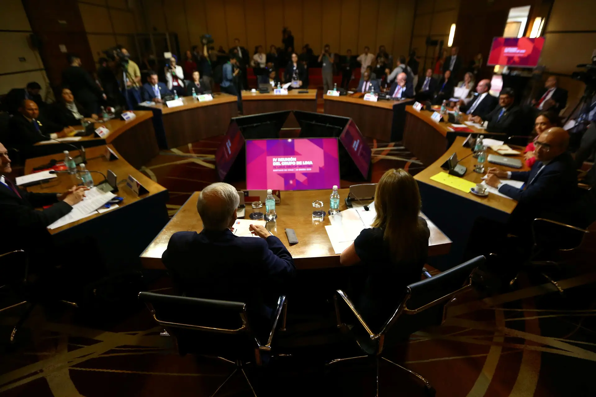 O Grupo Lima é composto pelos chefes da diplomacia da Argentina, Brasil, Canadá, Chile, Colômbia, Costa Rica, Guatemala, Guiana, Honduras, México, Panamá, Paraguai, Peru e Santa Lúcia.