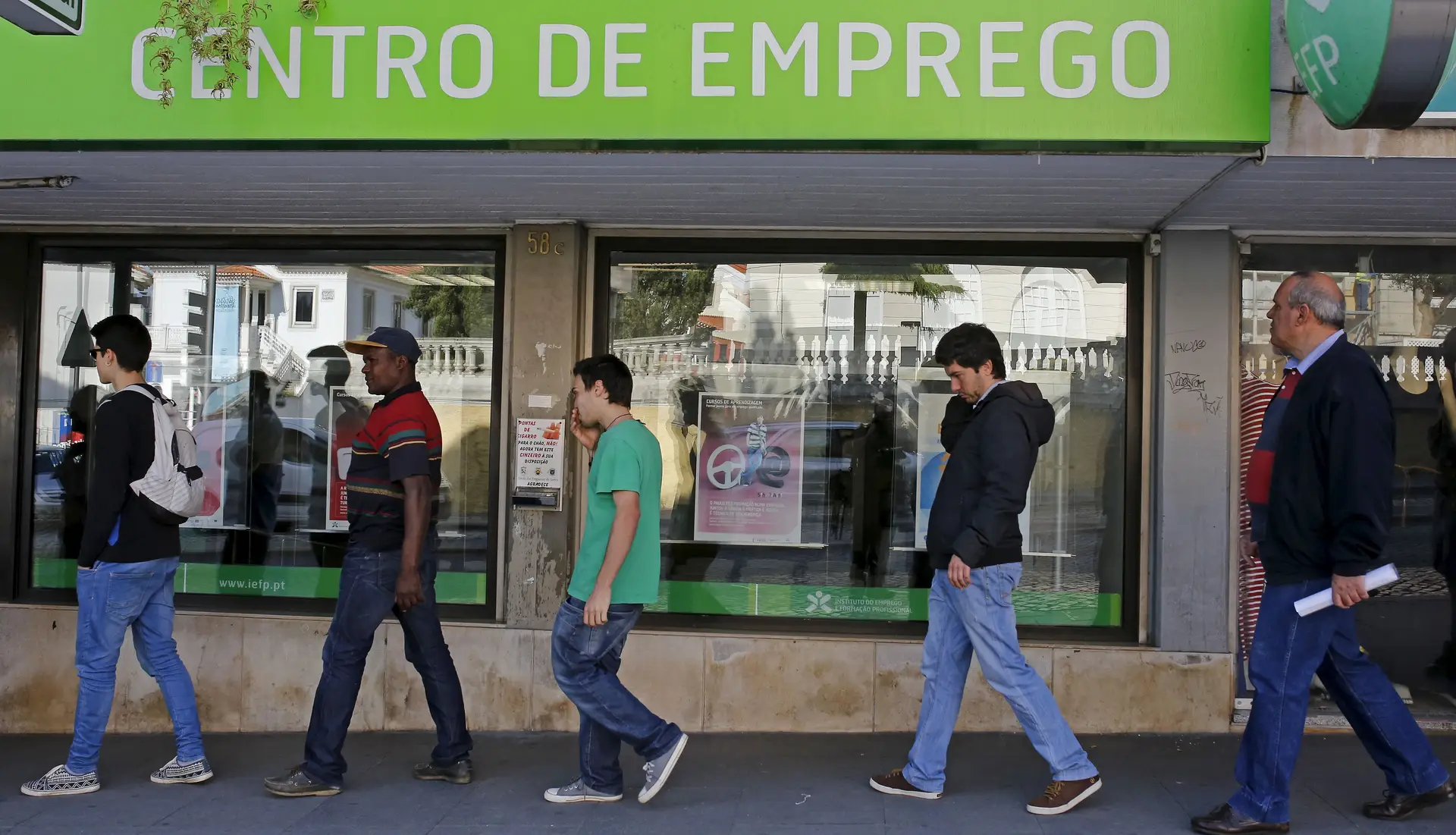 Parlamento aprova proposta que reduz limite de descontos no acesso ao subsídio de desemprego