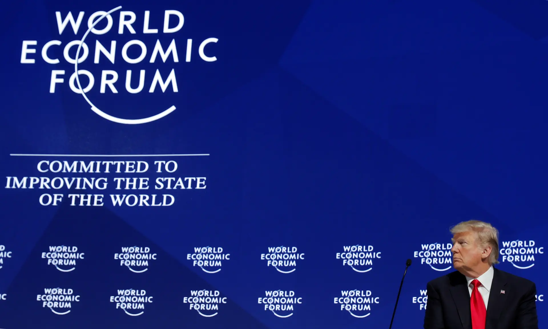 Trump assobiado em Davos após mais um ataque contra a imprensa