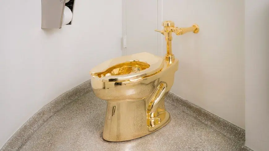 Sanita de ouro roubada de palácio no Reino Unido