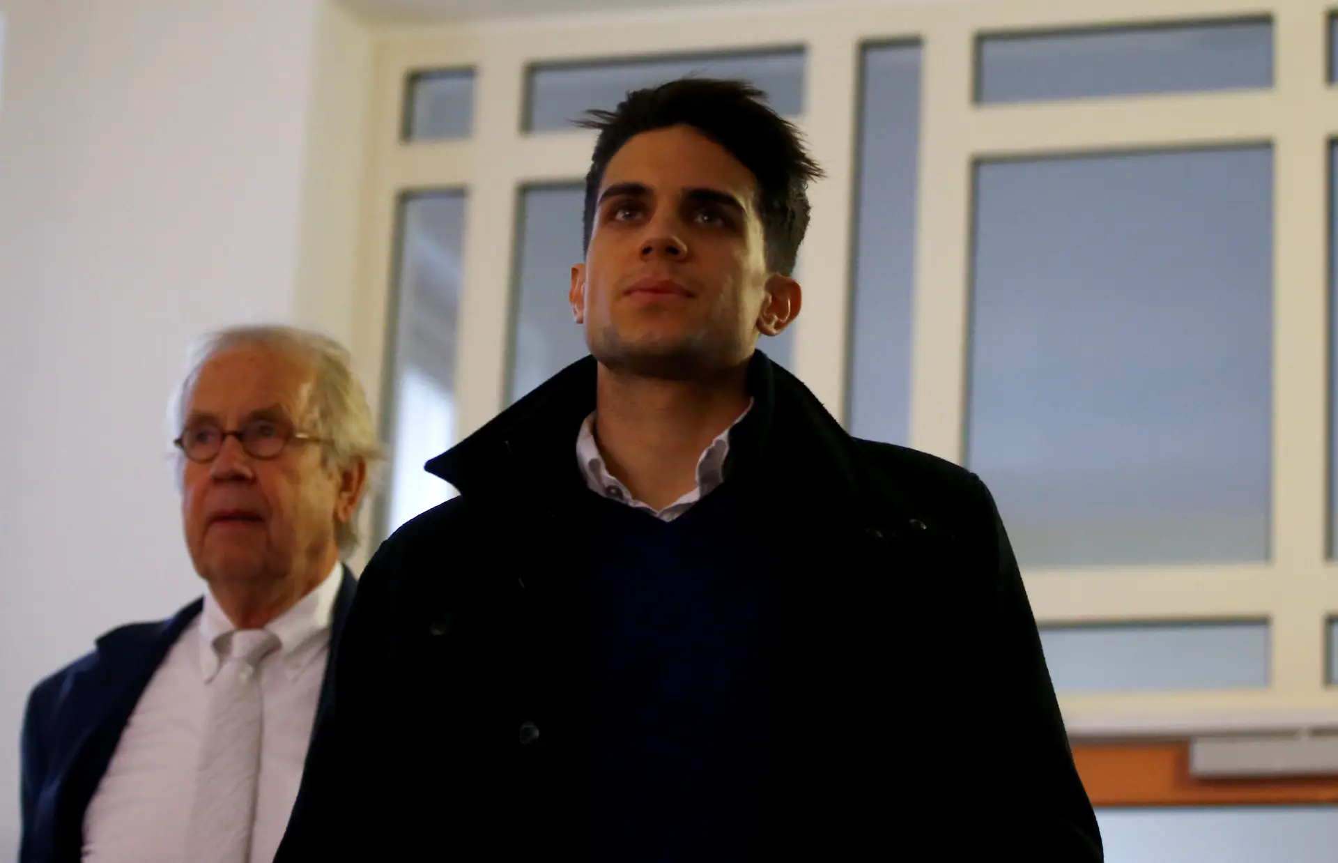 Marc Bartra no tribunal para testemunhar contra Sergei W., suposto autor do atentado.