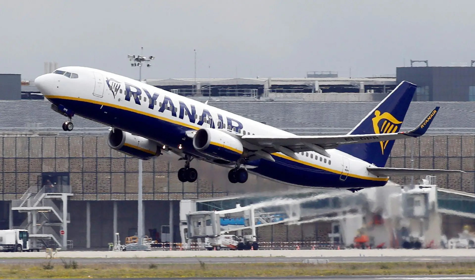 Ryanair aceita pela primeira vez negociar com um sindicato