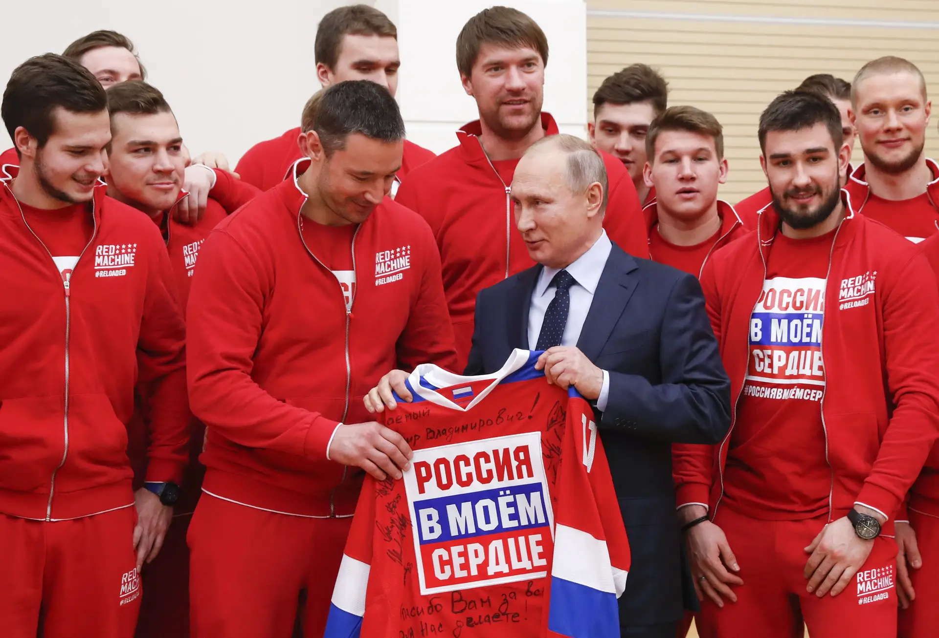 Putin com os atletas que vão competir nos Jogos Olímpicos de Inverno de Pyeongchang