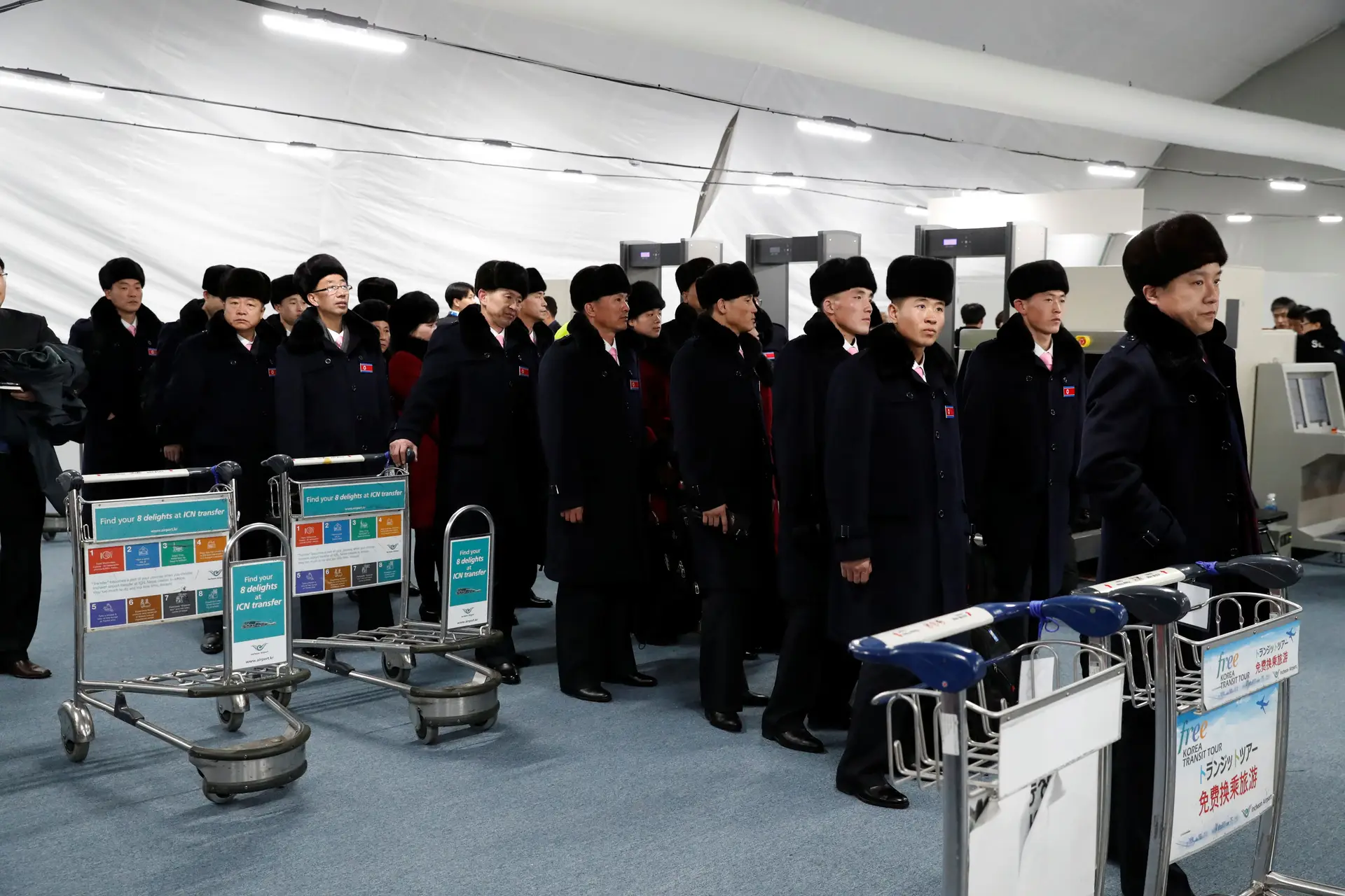 Delegação da Coreia do Norte a PyeongChang 2018 chega em silêncio e sob forte segurança