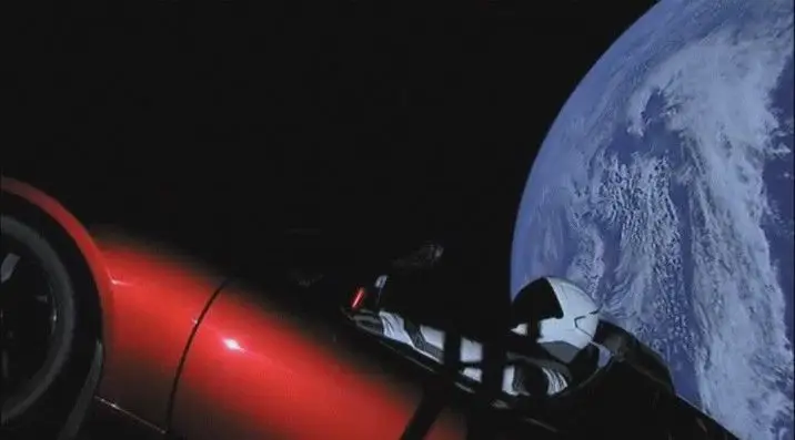 Tesla descapotável de Elon Musk está próximo de Marte