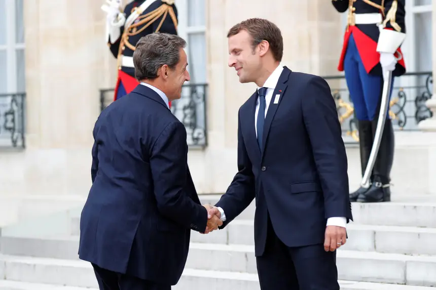 Macron se encuentra con Sarkozy