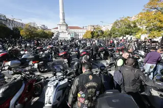 Motociclistas manifestam-se contra "farsa das inspeções"