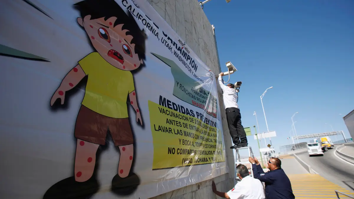 Cartaz de prevenção contra o sarampo.