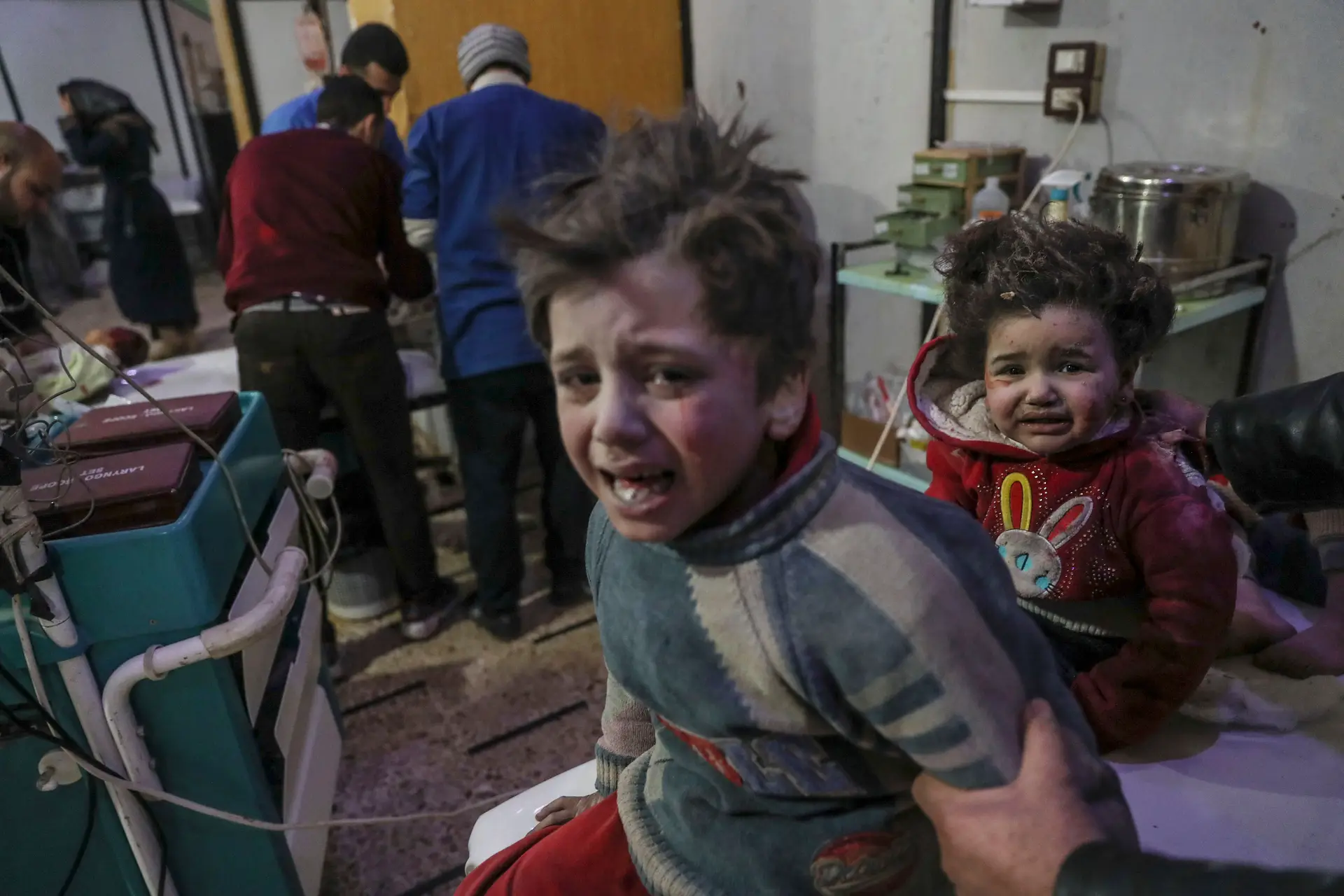 As crianças feridas foram tratadas num hospital em Douma
