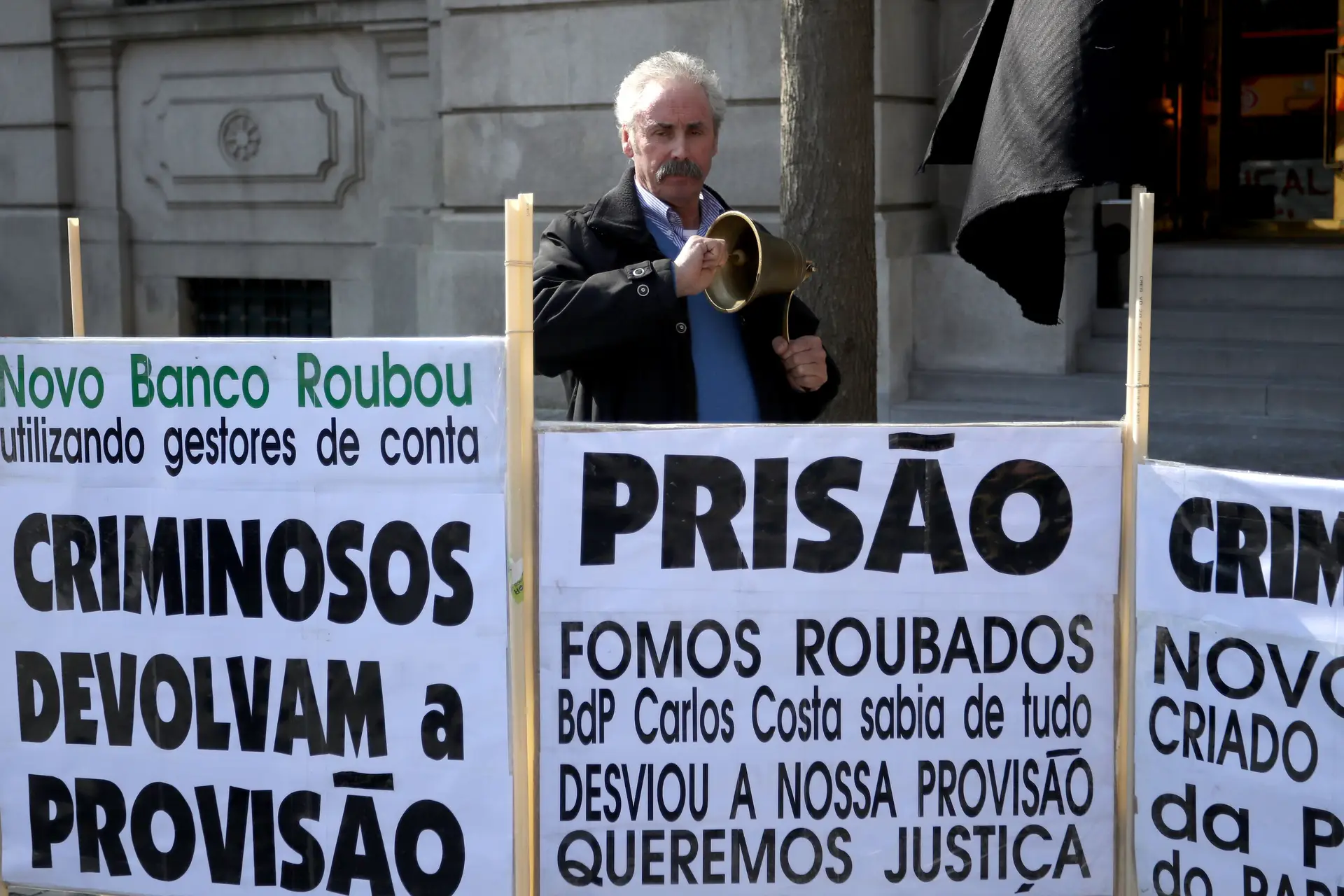 Lesados do BES ameaçam protesto no Congresso do PS