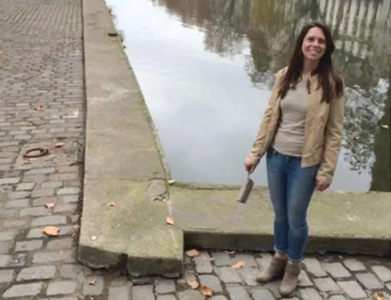 Mandy Palmucci em Paris em 2015. Imagem publicada pelo jornal Chicago Sun-Times que cita os registos do Tribunal Federal.