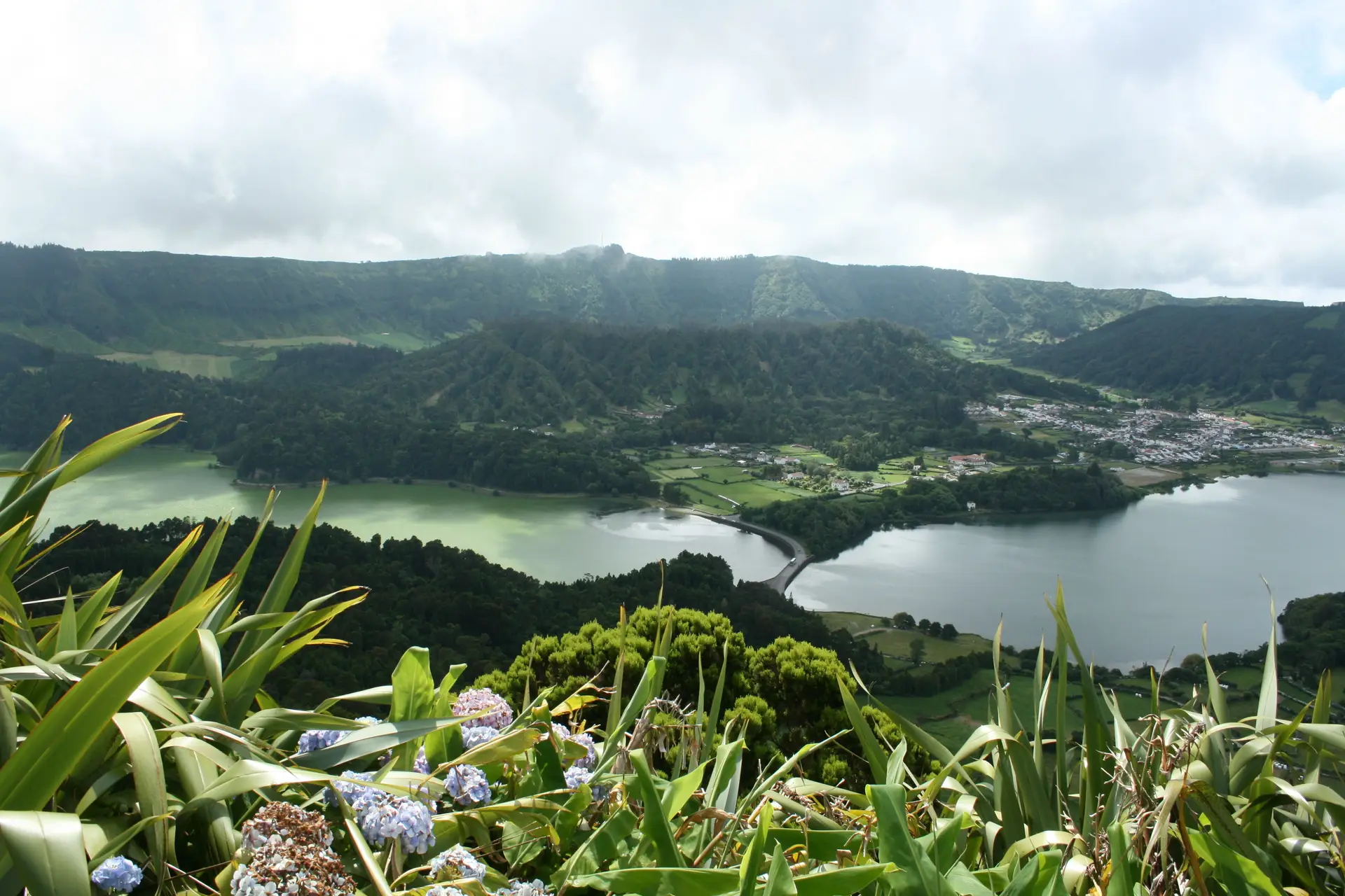 Mau tempo provoca derrocada numa estrada em São Miguel