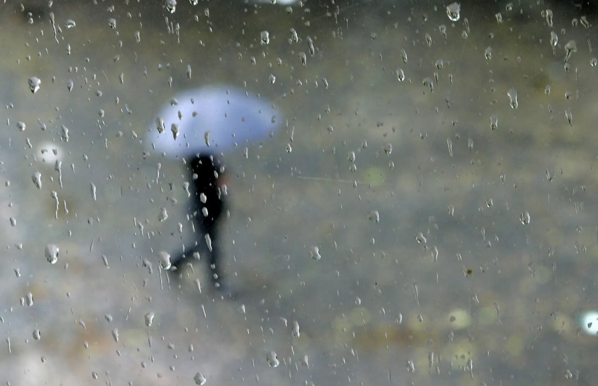 Quatro distritos sob aviso laranja e 14 sob aviso amarelo devido ao vento, chuva e neve