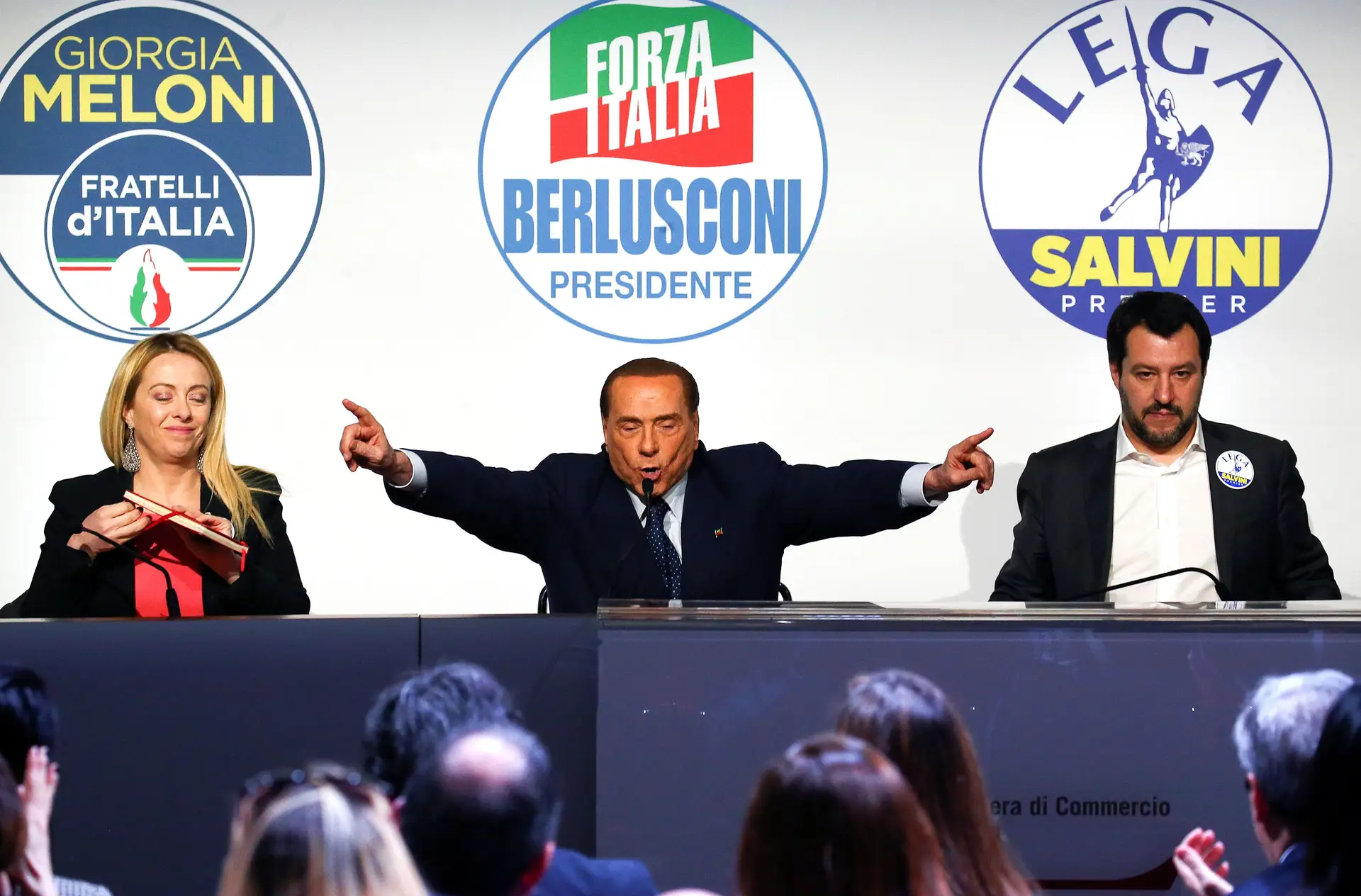 Aliados e rivais lembram Berlusconi como personagem histórica e polémica