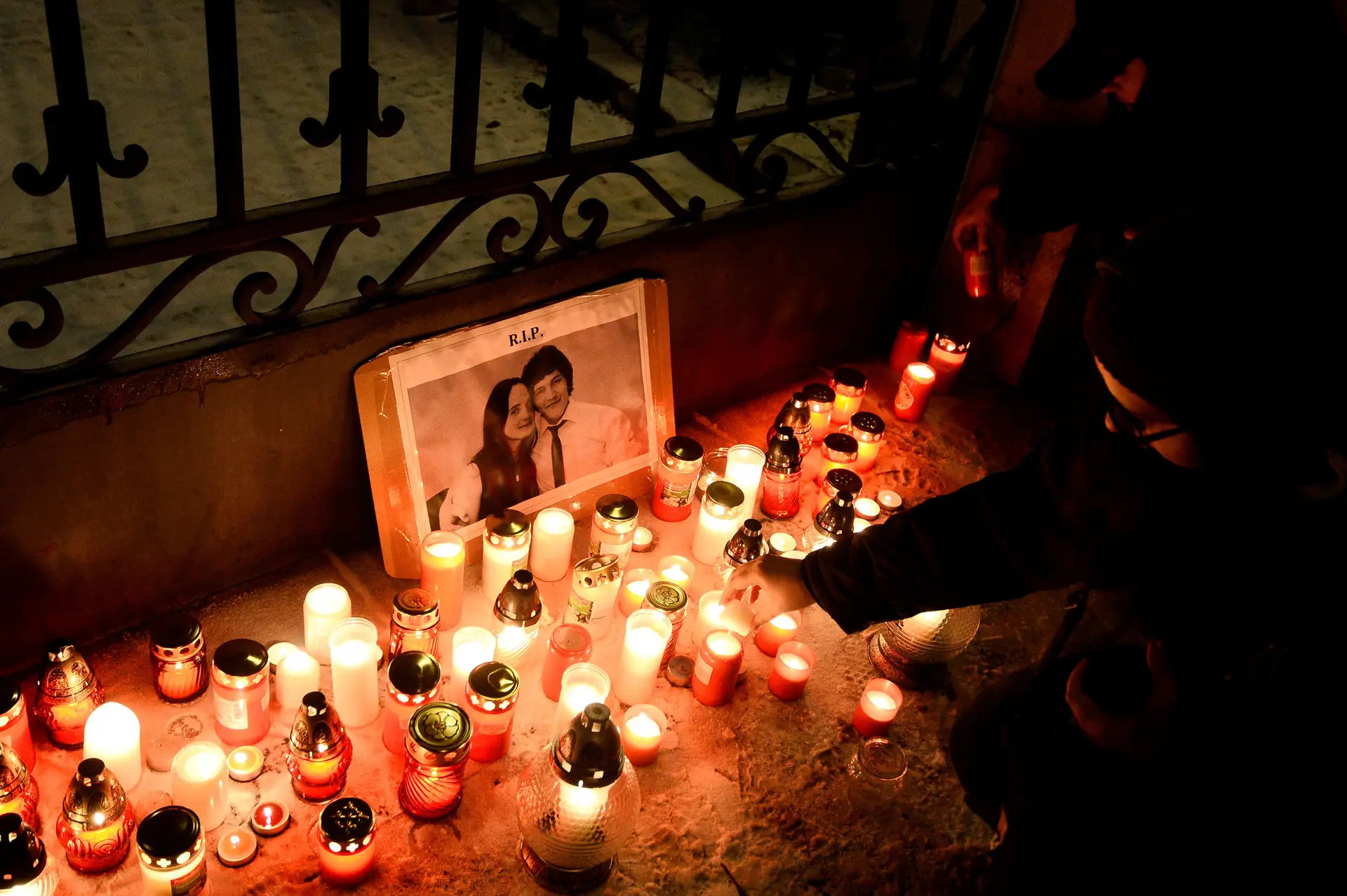 Milhares prestam homenagem a jornalista assassinado na Eslováquia