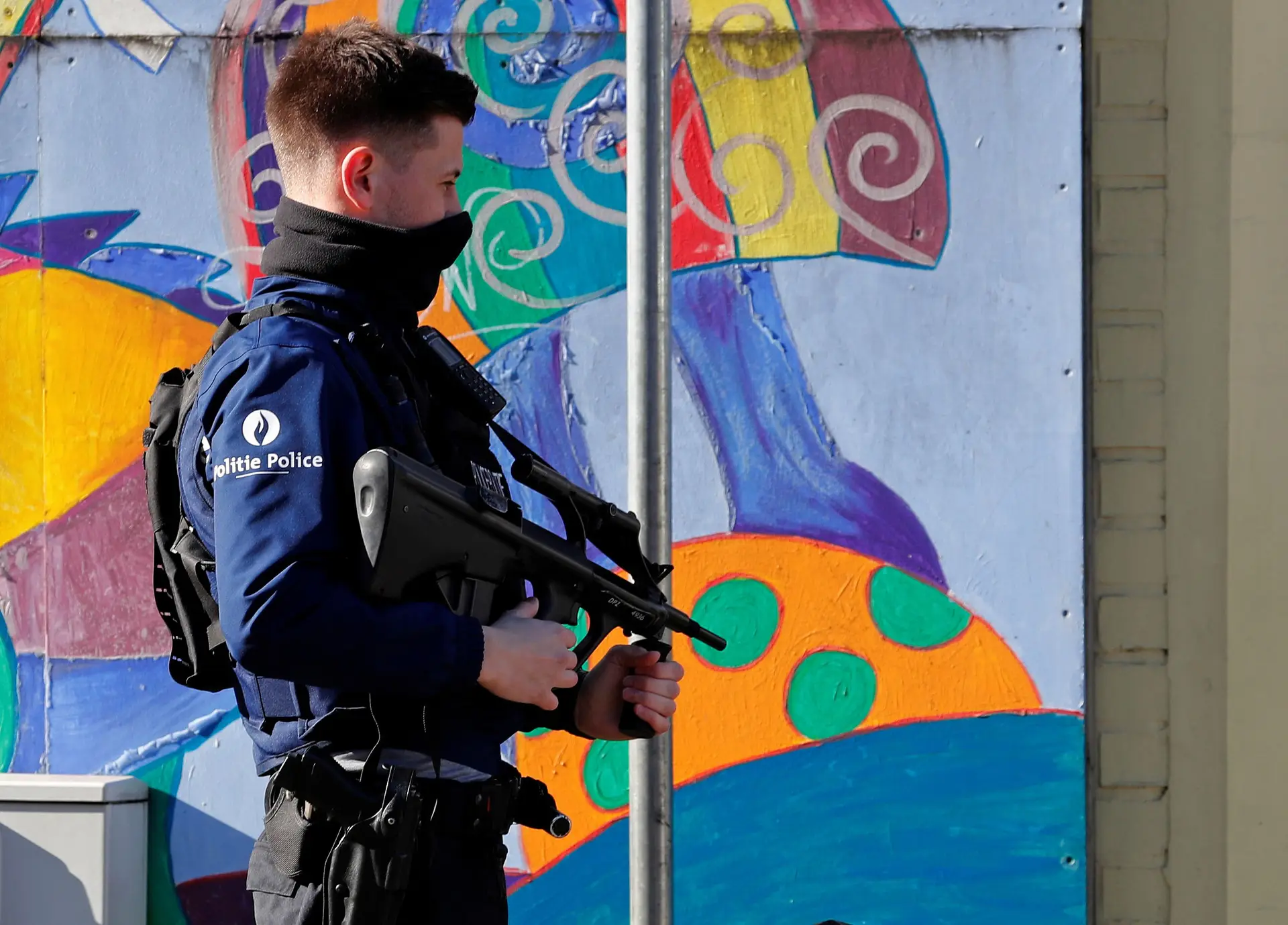 Polícia belga detém oito suspeitos de preparação de atentado terrorista