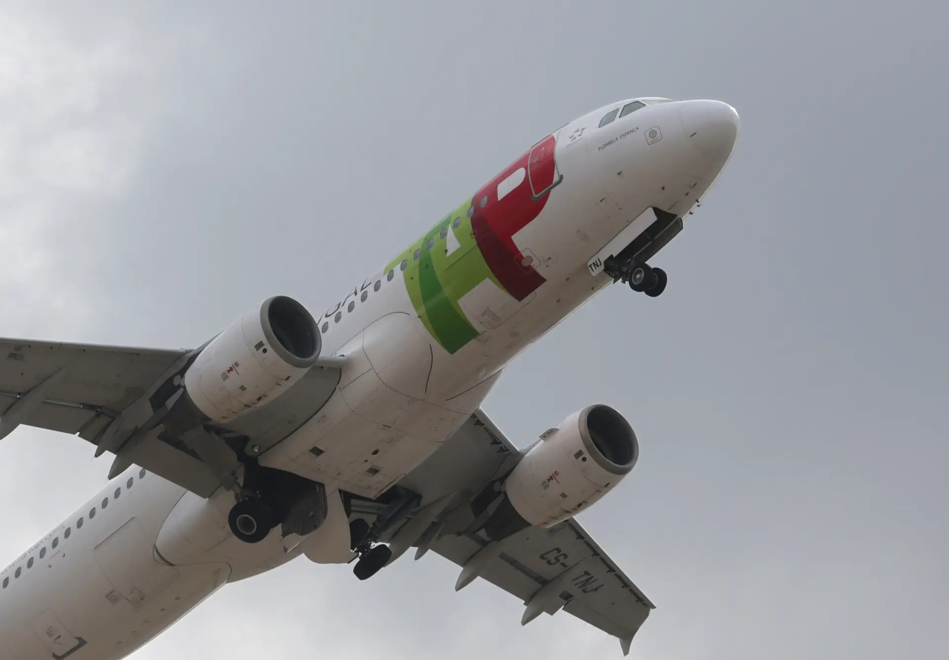 Estudantes com voo extra da TAP entre Lisboa e Funchal