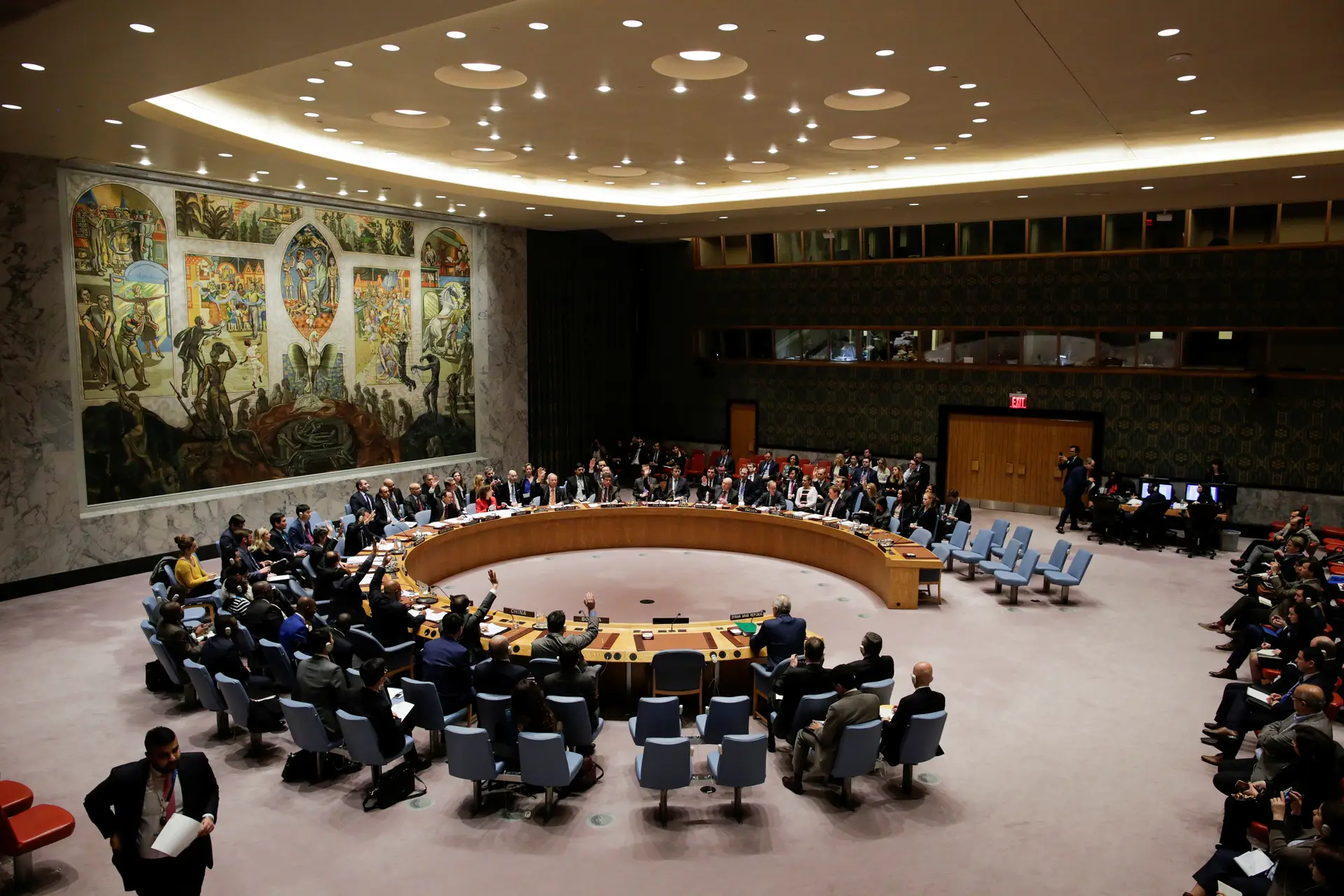 Conselho de Segurança da ONU reúne-se de urgência a pedido de Paris e Londres foto foto