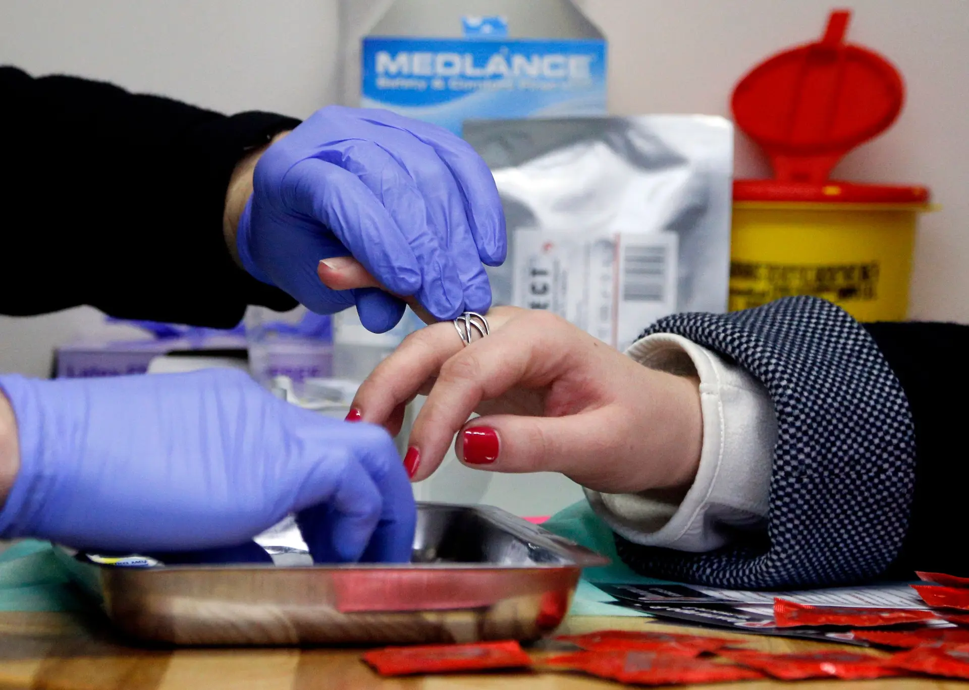 Testes de VIH e hepatites nas farmácias sem prescrição médica