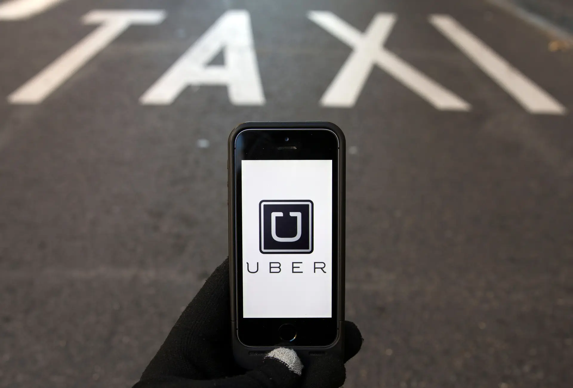 Parlamento aprova lei que vai regular plataformas como a Uber e a Cabify