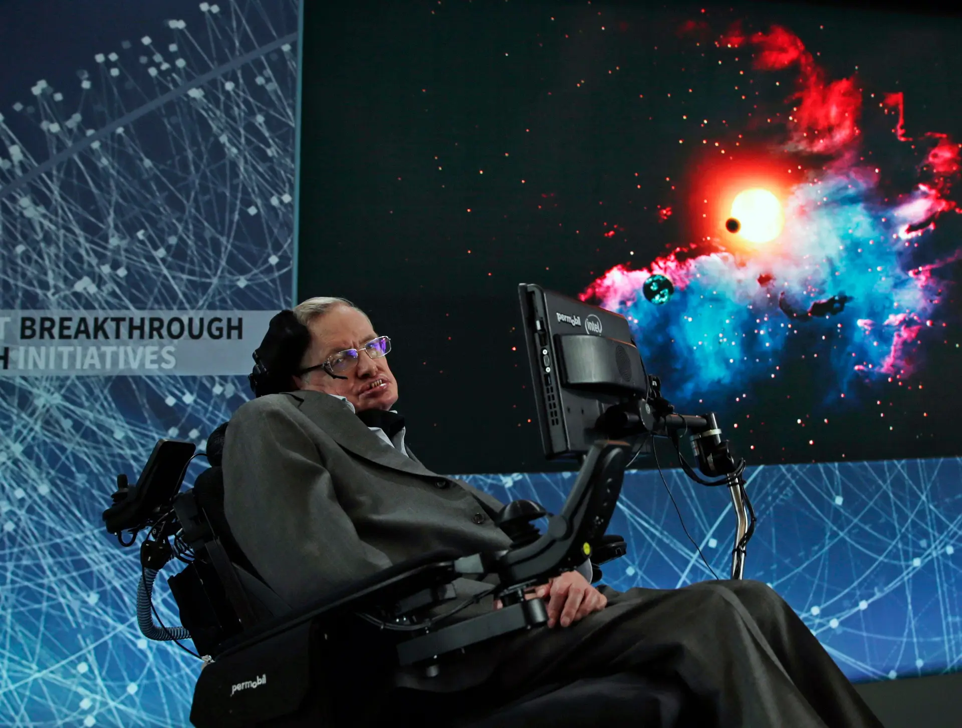 Stephen Hawking estava na pista de um universo paralelo