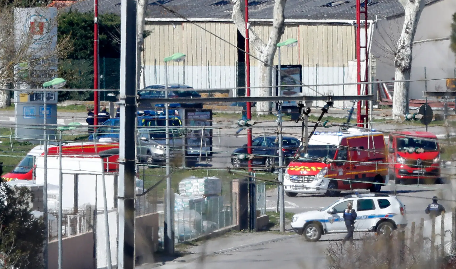 Sequestro em supermercado francês termina com atacante abatido