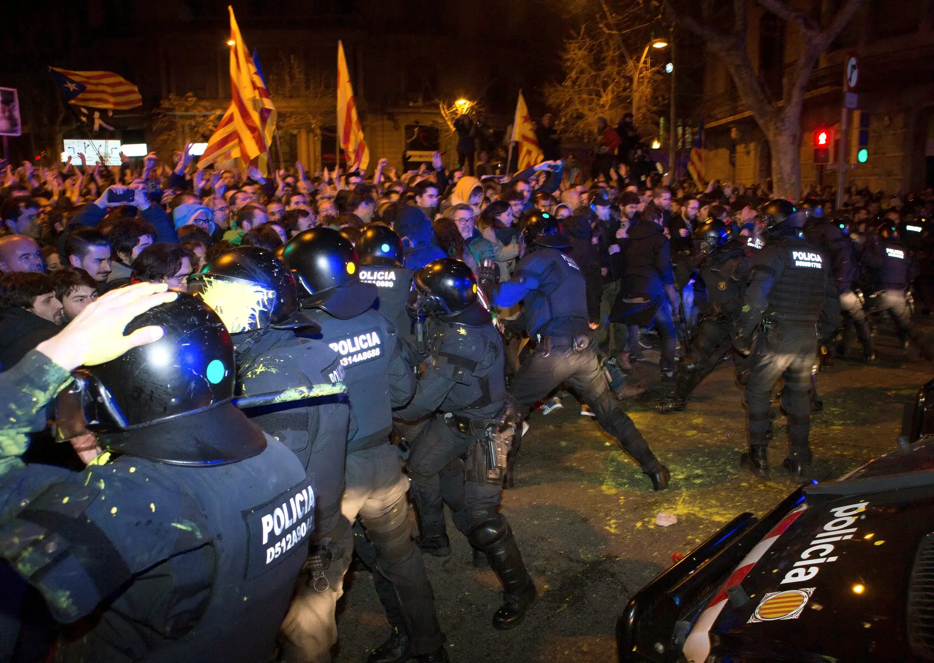 Manifestações na Catalunha contra detenções de independentistas fazem 24 feridos