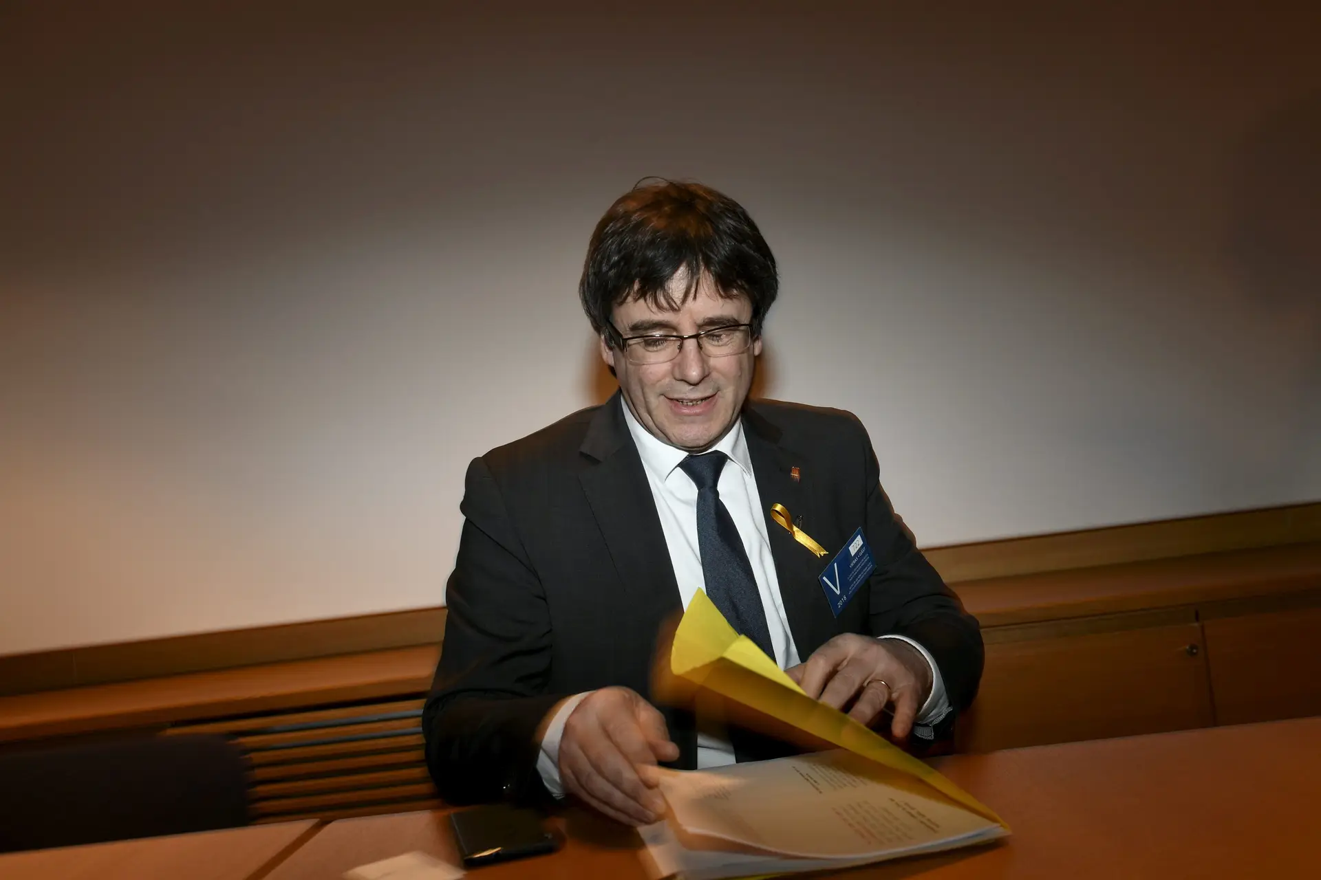 Parlamento catalão discute quarta-feira direito de Puigdemont ser investido