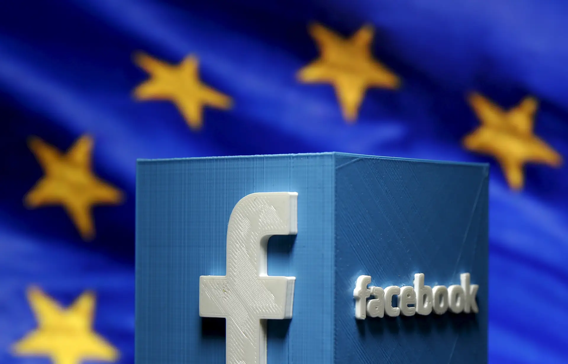 Bruxelas insta Facebook a dar respostas nas próximas duas semanas