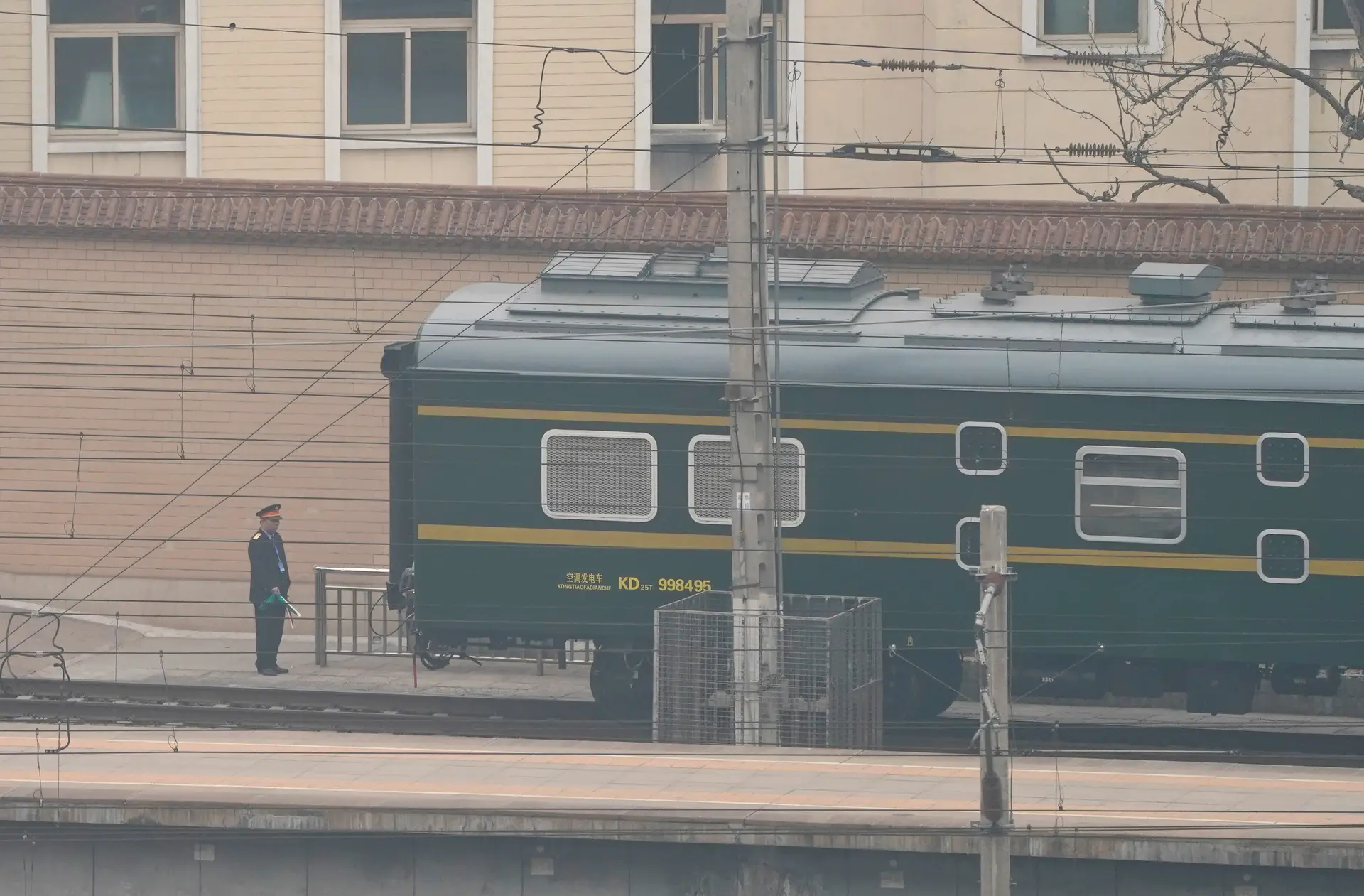 Comboio que terá transportado Kim Jong-un abandona Pequim