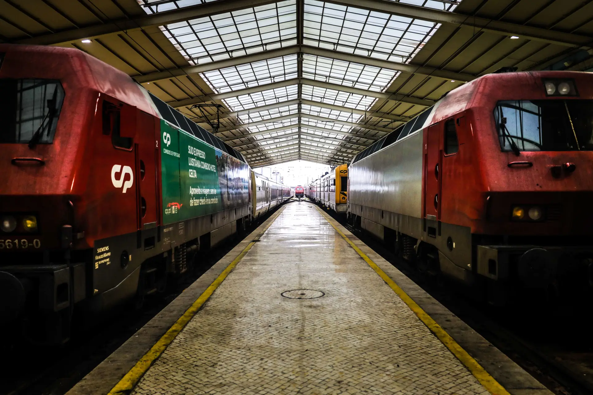 Greve dos ferroviários paralisa 90% dos comboios de norte a sul