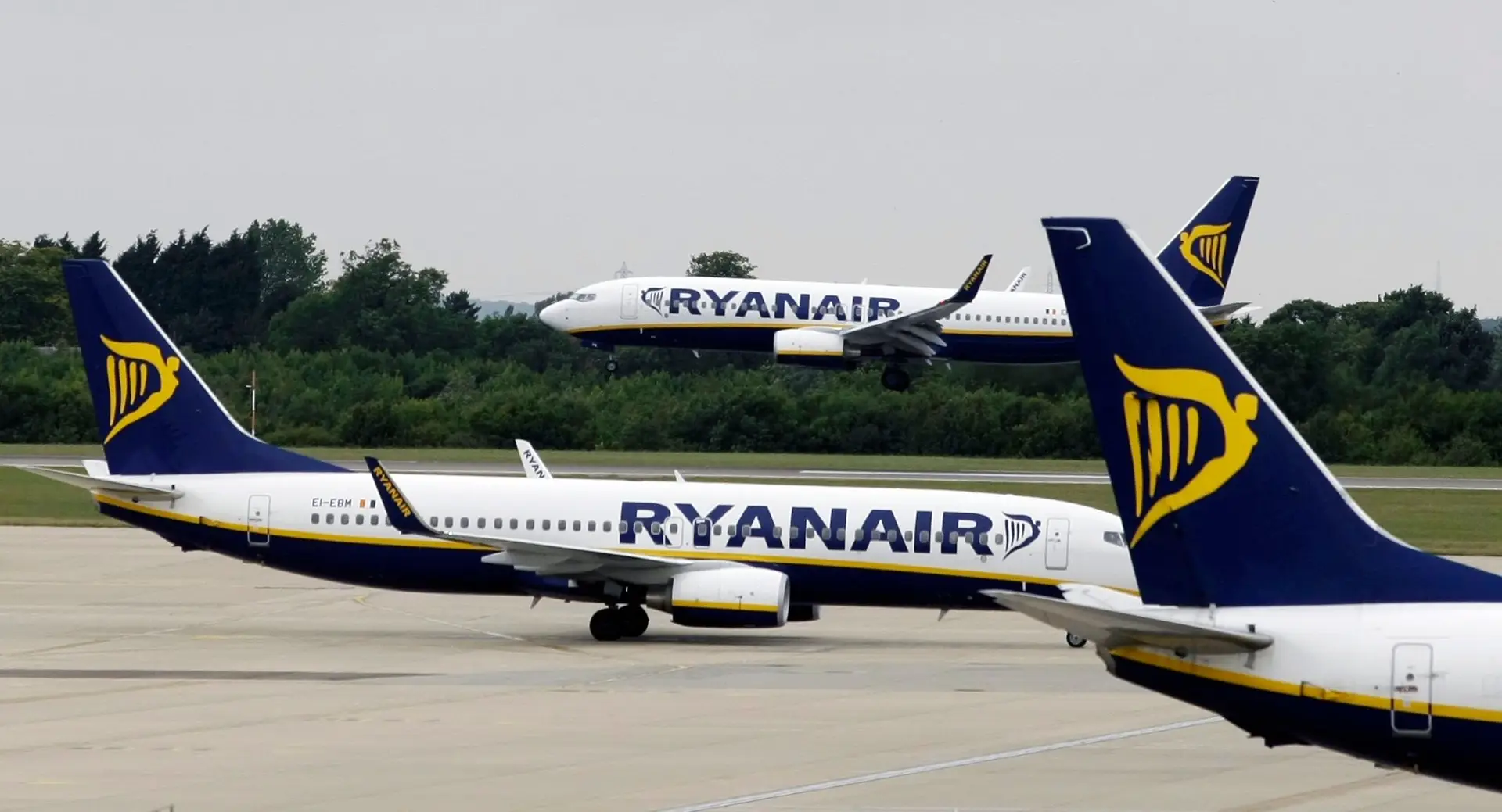 Cancelados cerca de 50% dos voos da Ryanair com partida e chegada em Faro, Lisboa e Porto
