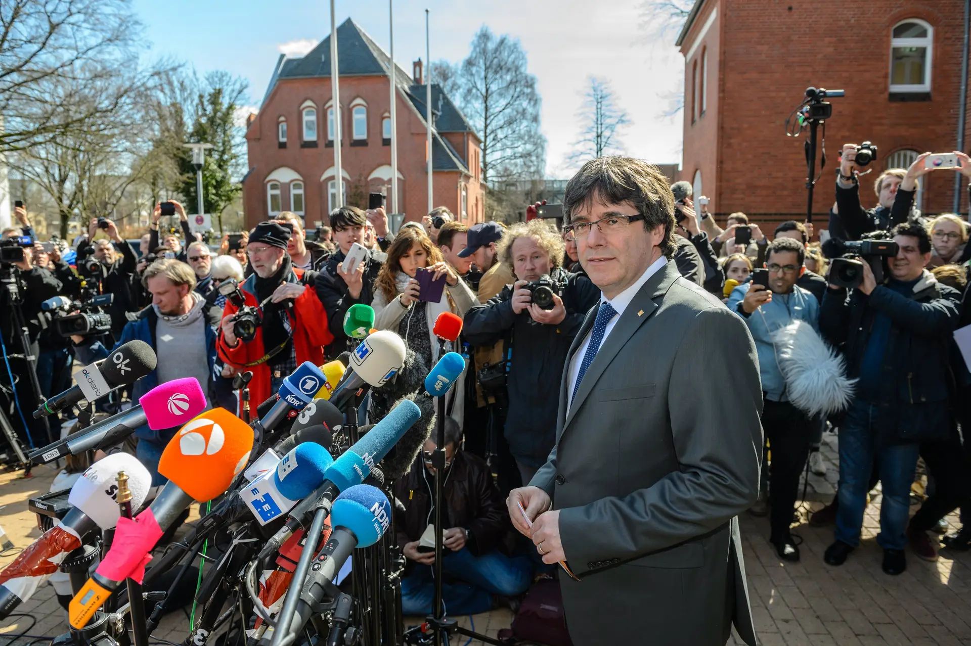 Espanha estuda consulta a tribunal da UE depois de decisão alemã sobre Puigdemont