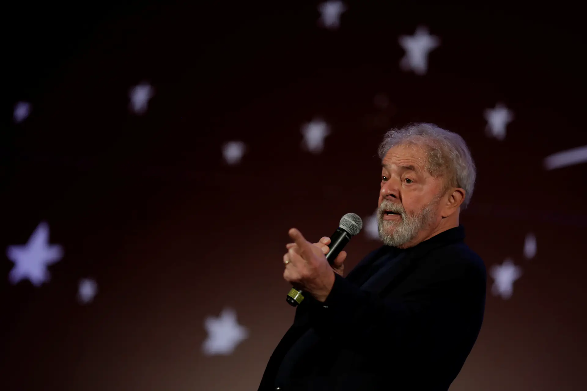 Juiz federal volta a determinar libertação de Lula da Silva
