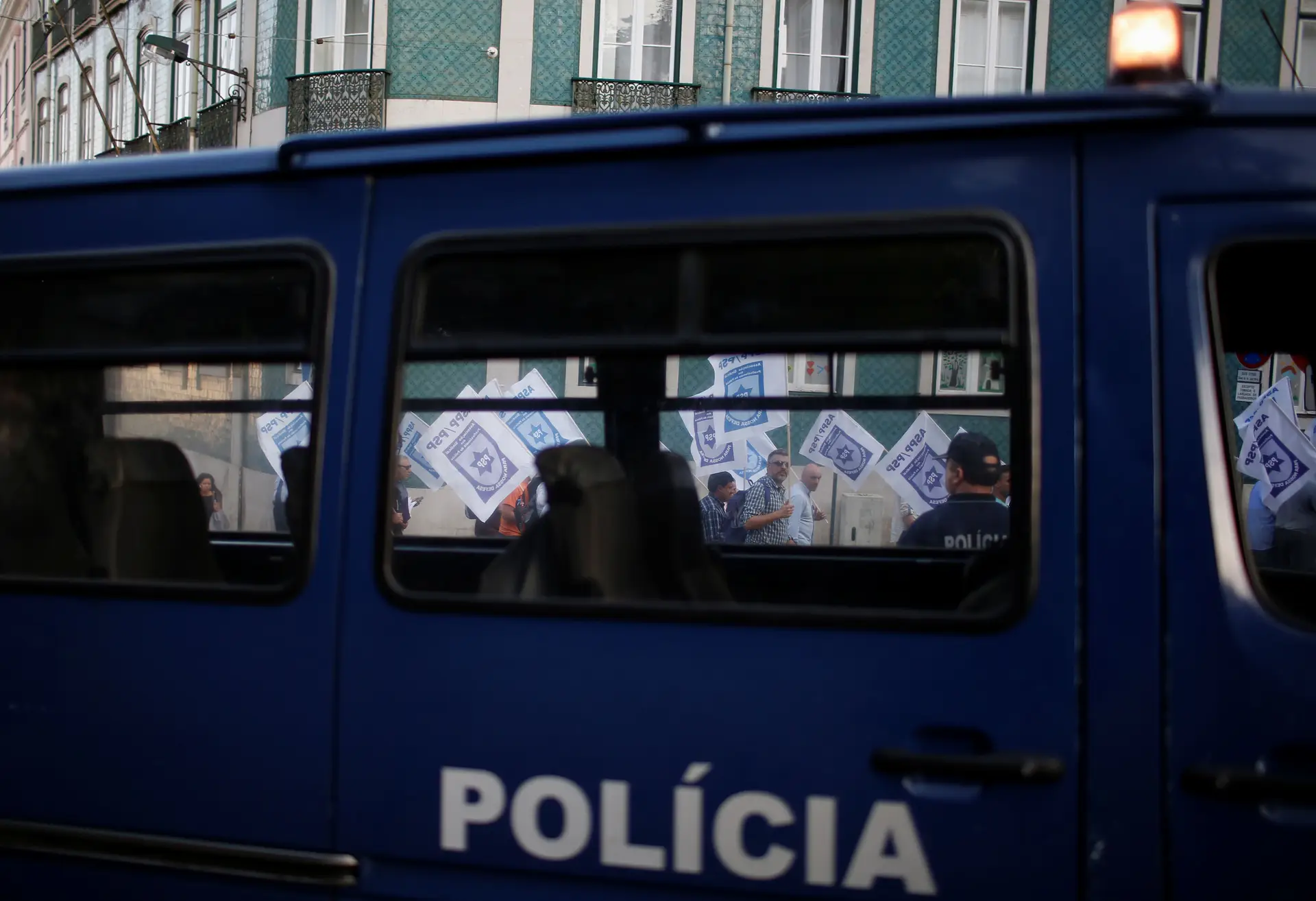 Polícias e militares poderão sair à rua pelo descongelamento de carreiras