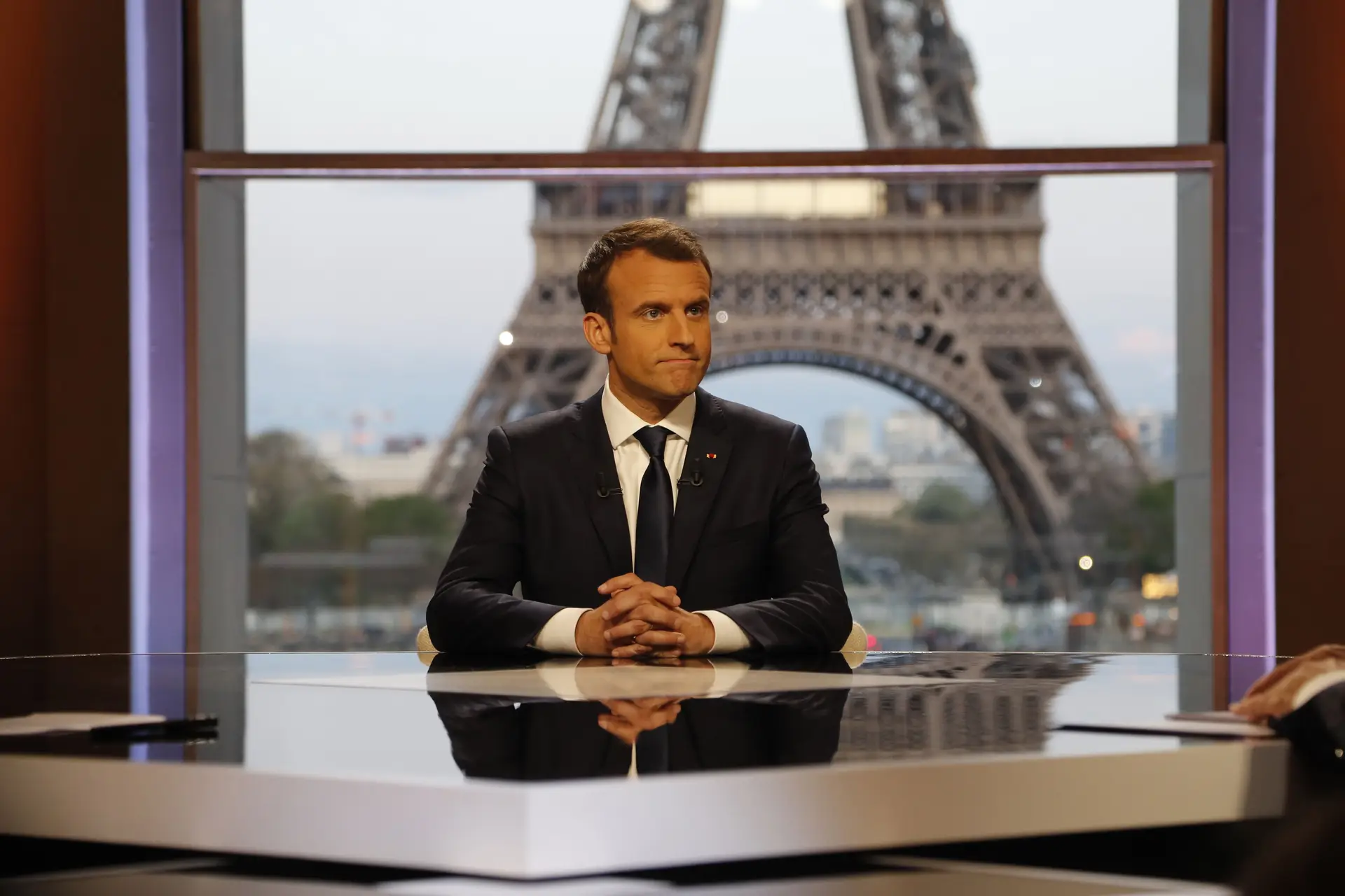Macron diz ter convencido Trump a não retirar as tropas da Síria