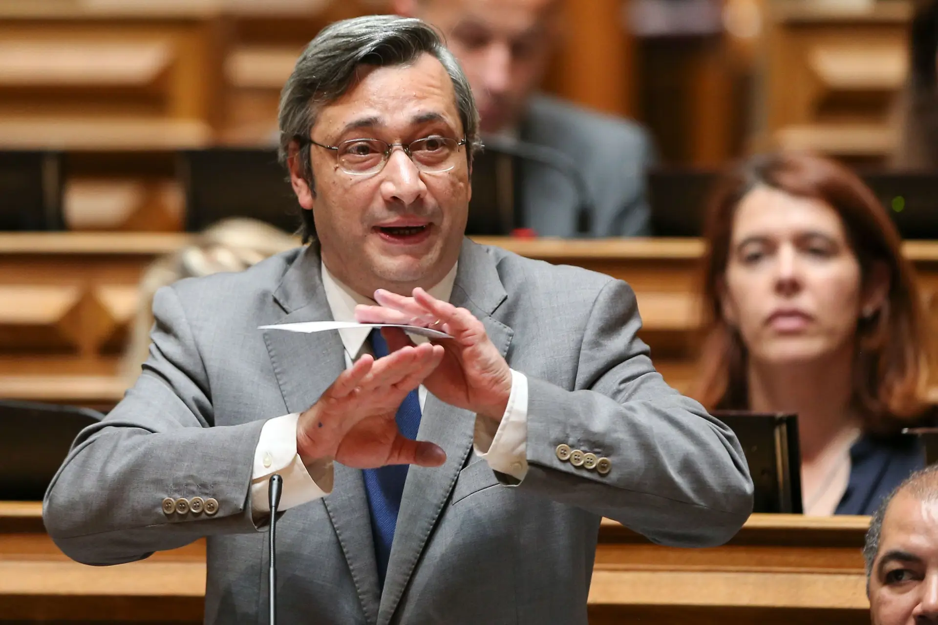 CDS defende que Costa "virou o disco" mas a música de austeridade é a mesma
