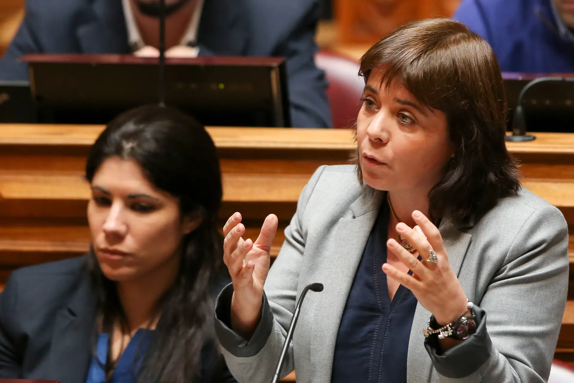 BE diz que é preciso trabalhar mais para ter um bom OE, Costa afasta obsessão pelo défice
