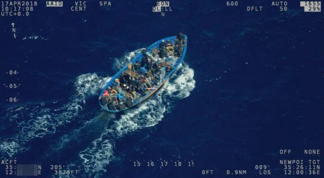 Marinha resgata 46 migrantes no Mediterrâneo