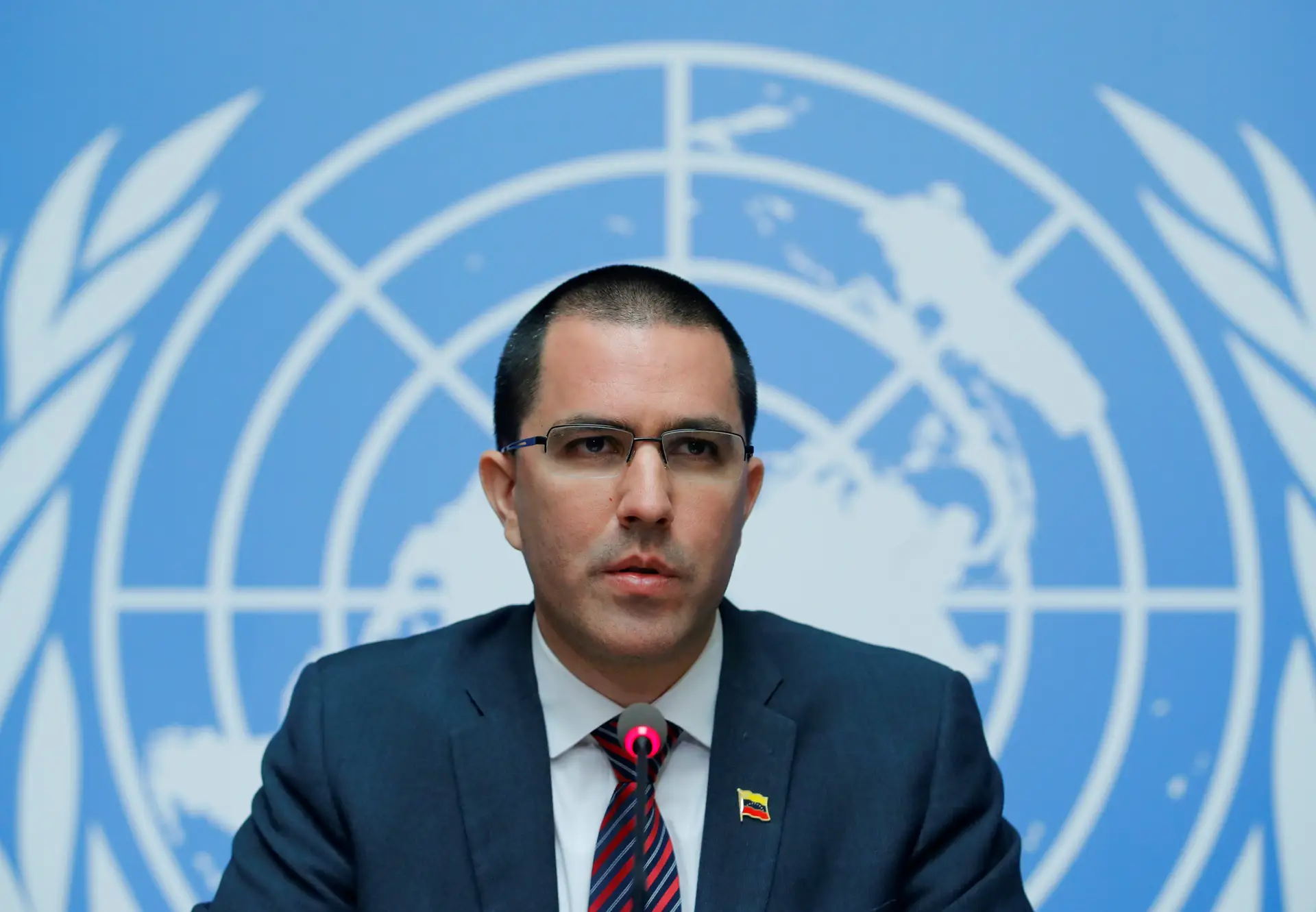 Ministro de Relações Exteriores venezuelano, Jorge Arreaza, pediu para UE desbloquear os fundos e transações do Estado venezuelano.