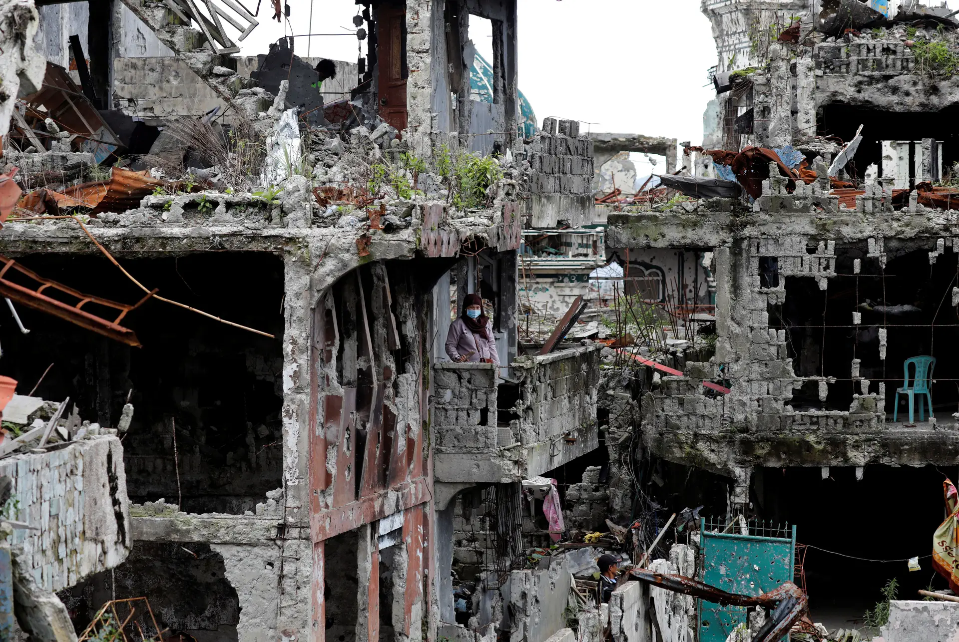 Regressar a uma cidade deixada em ruínas