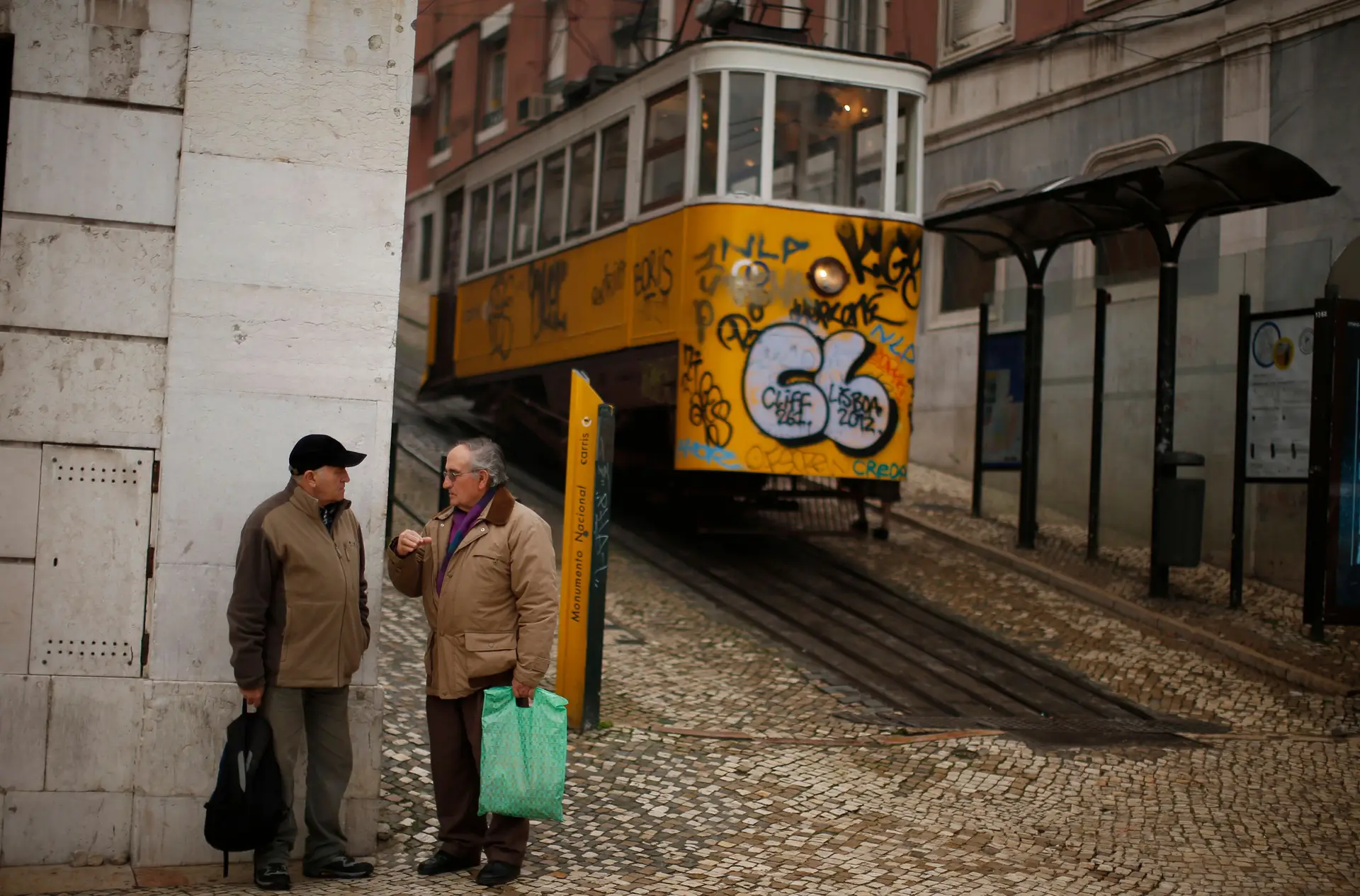 Portugueses são os europeus que mais se queixam da desigualdade de rendimentos